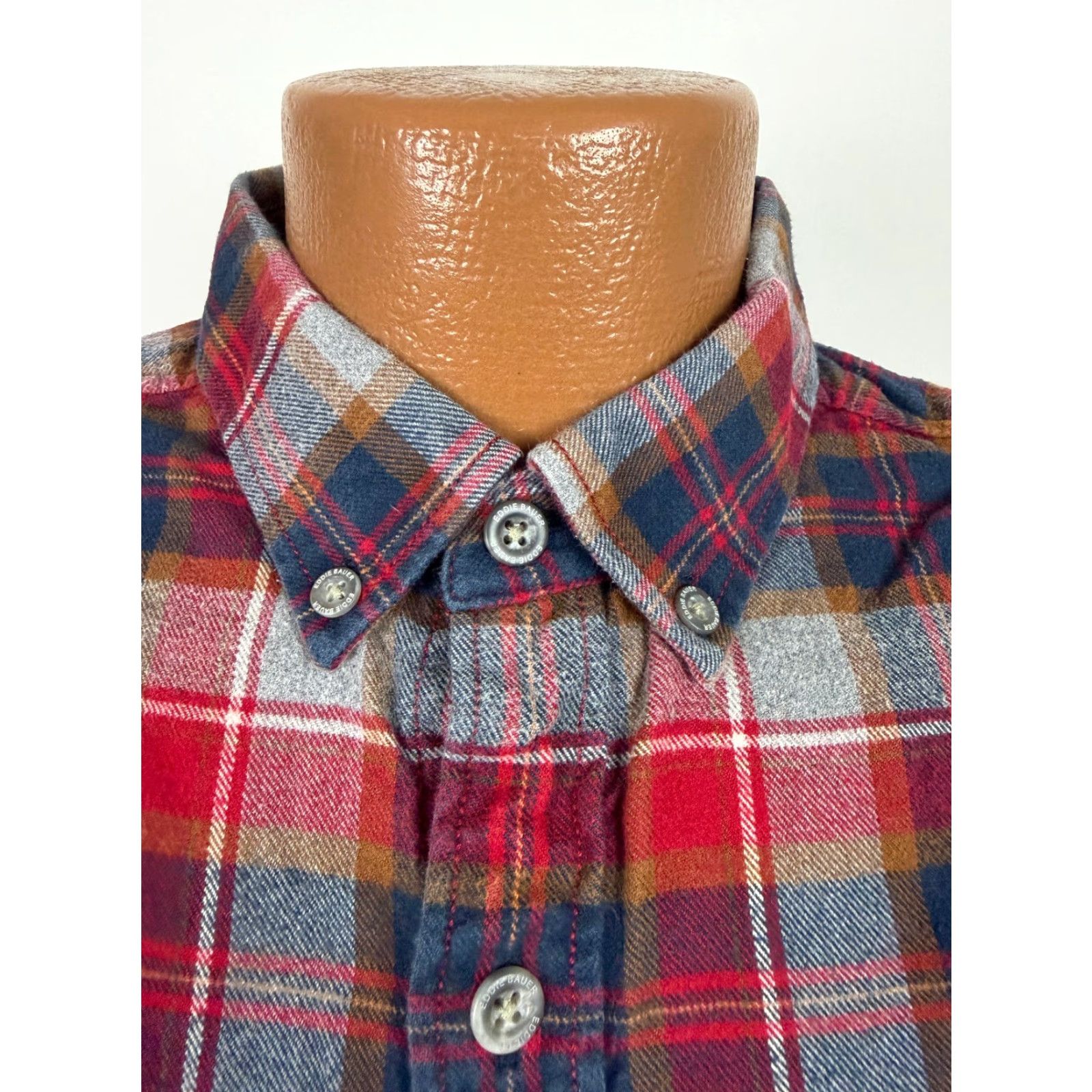 Eddie Bauer Eddie Bauer Flannel Shirt Men Medium Gray Red Navy Plaid Heavy Cotton Relaxed Button-Up" Size US M / EU 48-50 / 2 - 4 Thumbnail