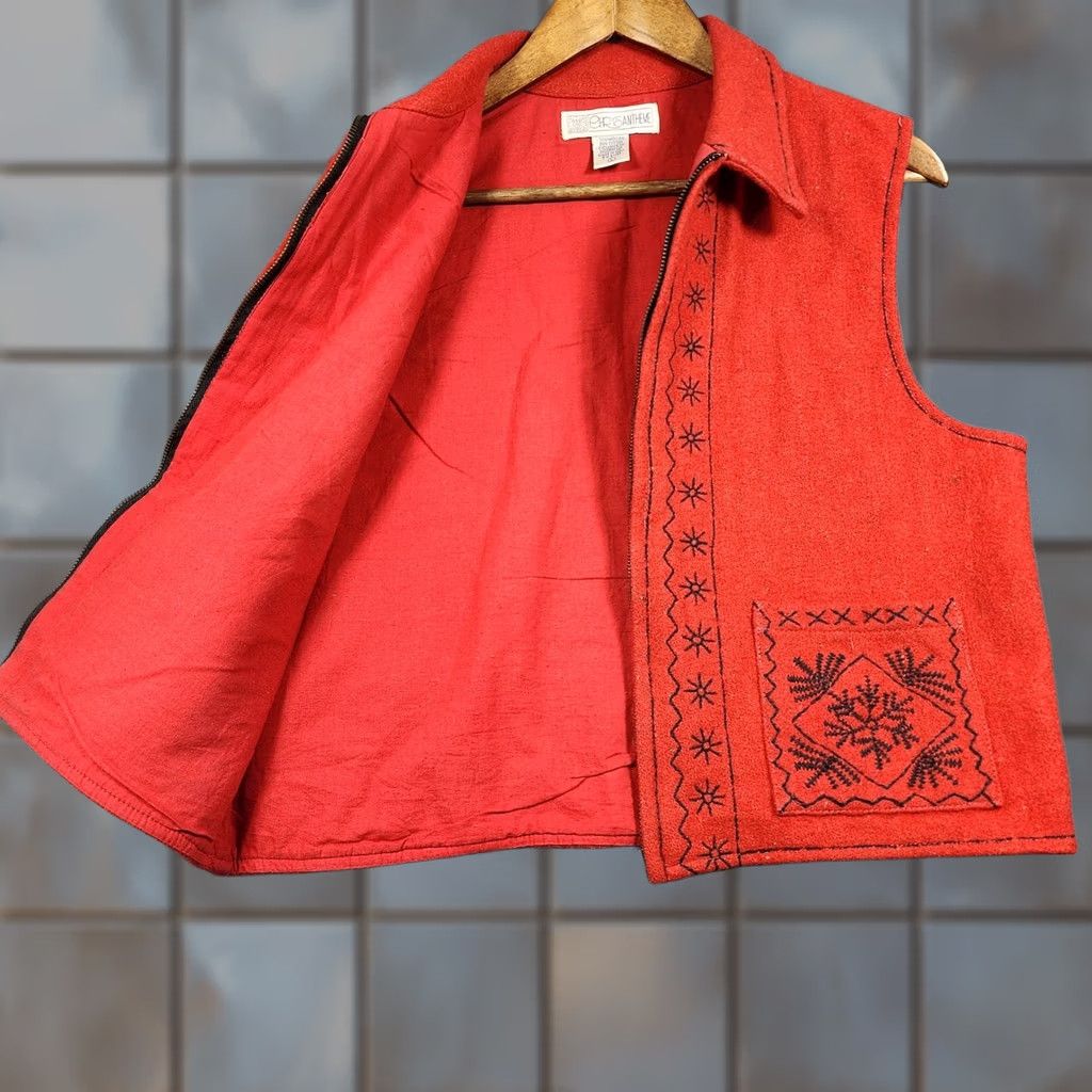 Vintage VINTAGE Chrysantheme Womens Vest Large Red Wool Blend Full Zip Embroidered Size L / US 10 / IT 46 - 1 Thumbnail