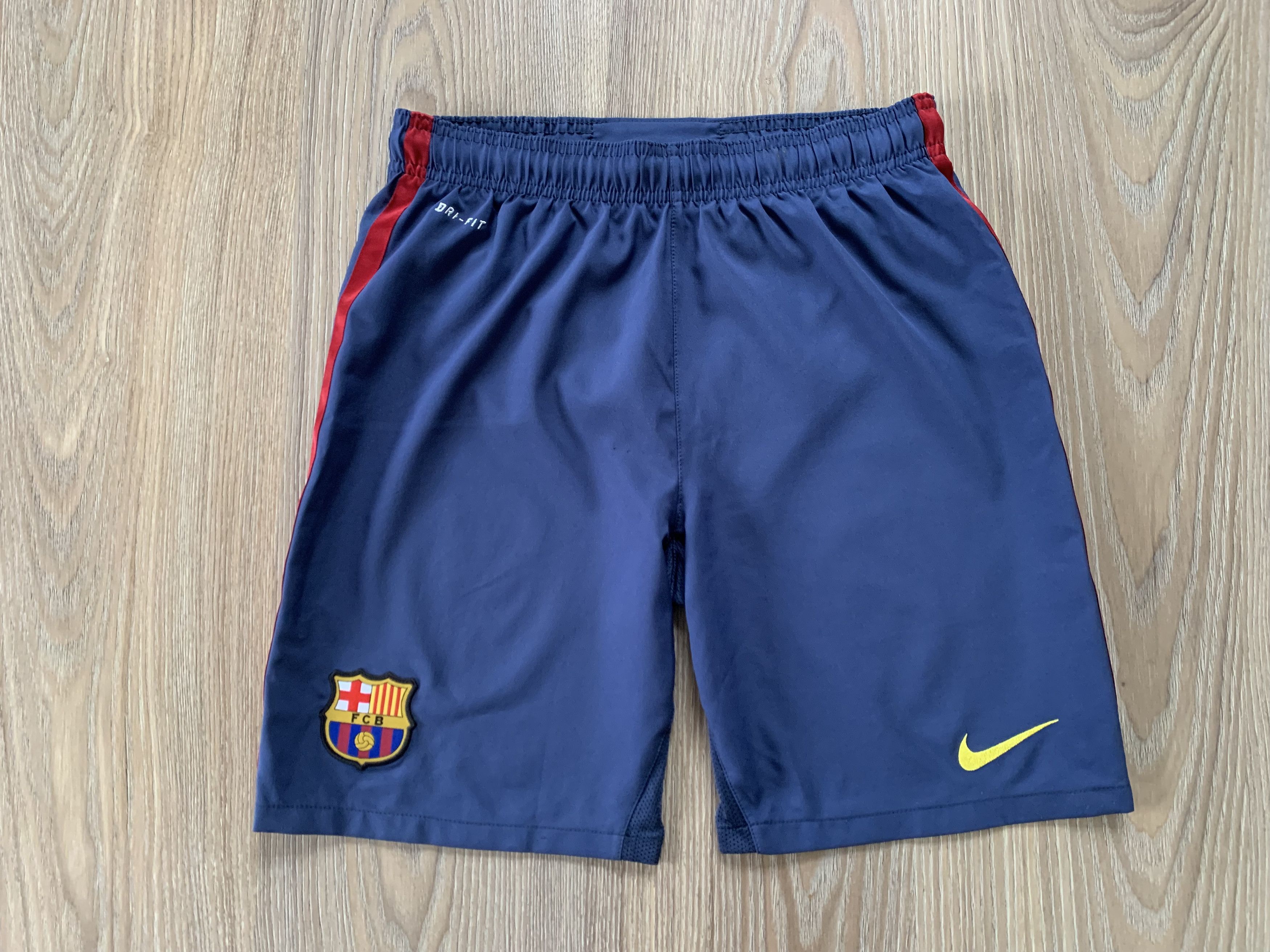 Nike × Vintage Nike Dri Fit FCB Junior Shorts Size L Size US 26 / EU 42 - 2 Thumbnail