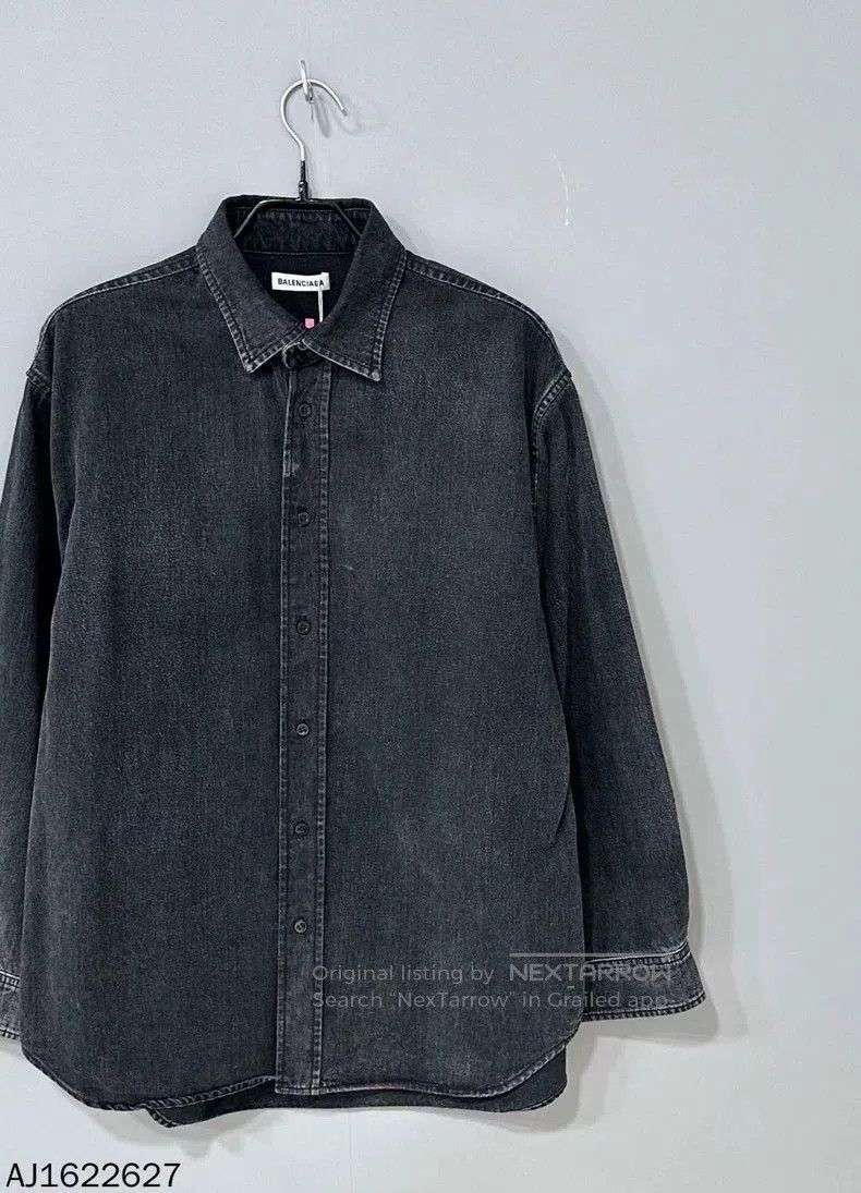 Balenciaga Balenciaga Back Logo Denim Shirt. Size US S / EU 44-46 / 1 - 3 Thumbnail