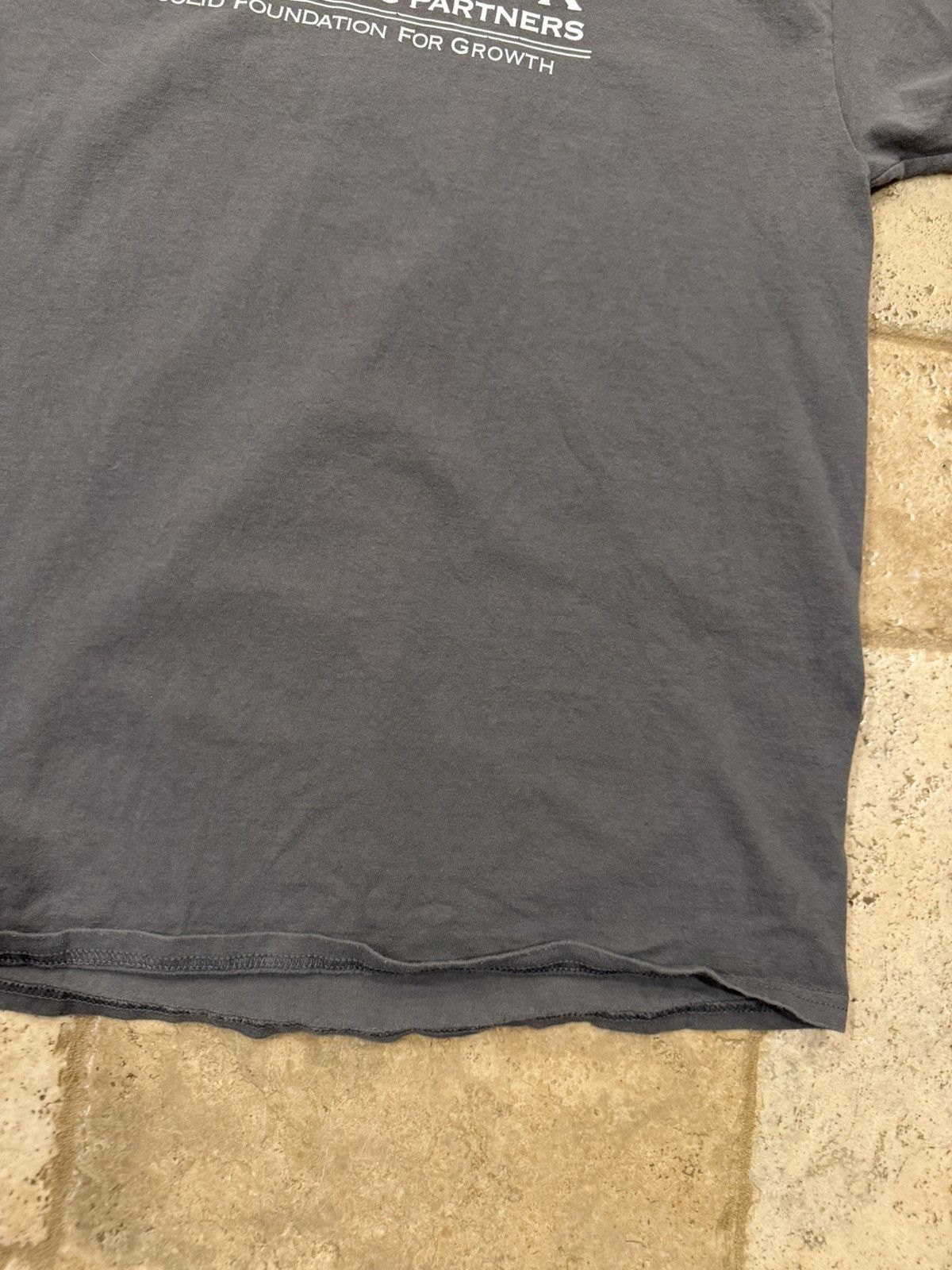 Gildan Vintage Kodiak Building Partners Gildan Grey T-Shirt Size US XL / EU 56 / 4 - 4 Thumbnail