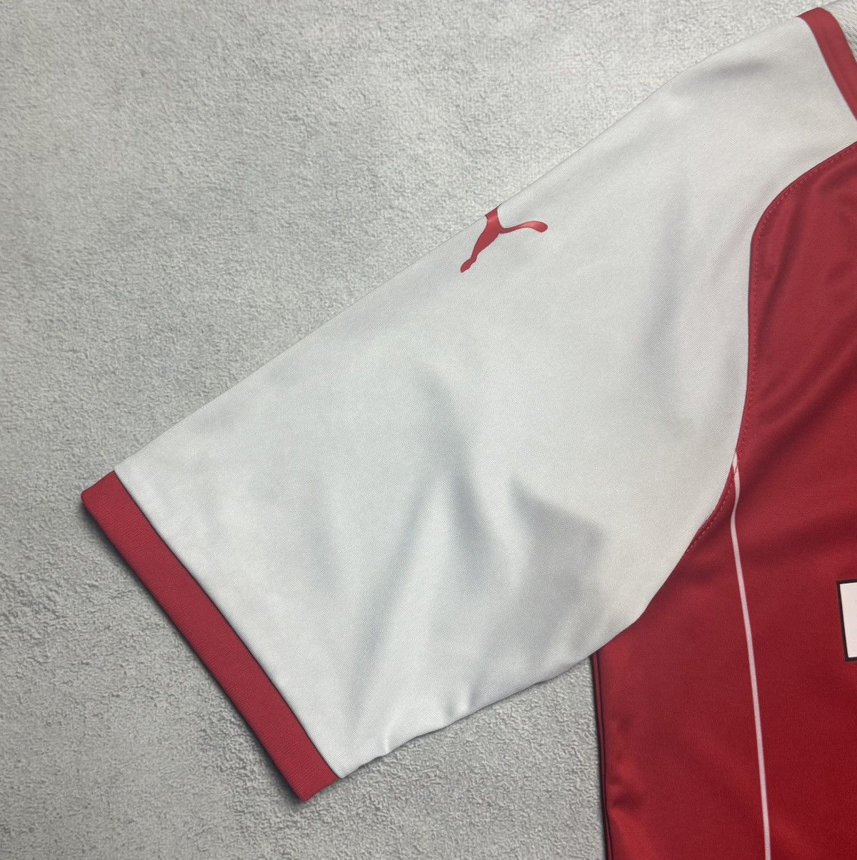Puma Rotherham United 2021 2022 Home Shirt Soccer Jersey Puma Size US M / EU 48-50 / 2 - 9 Thumbnail