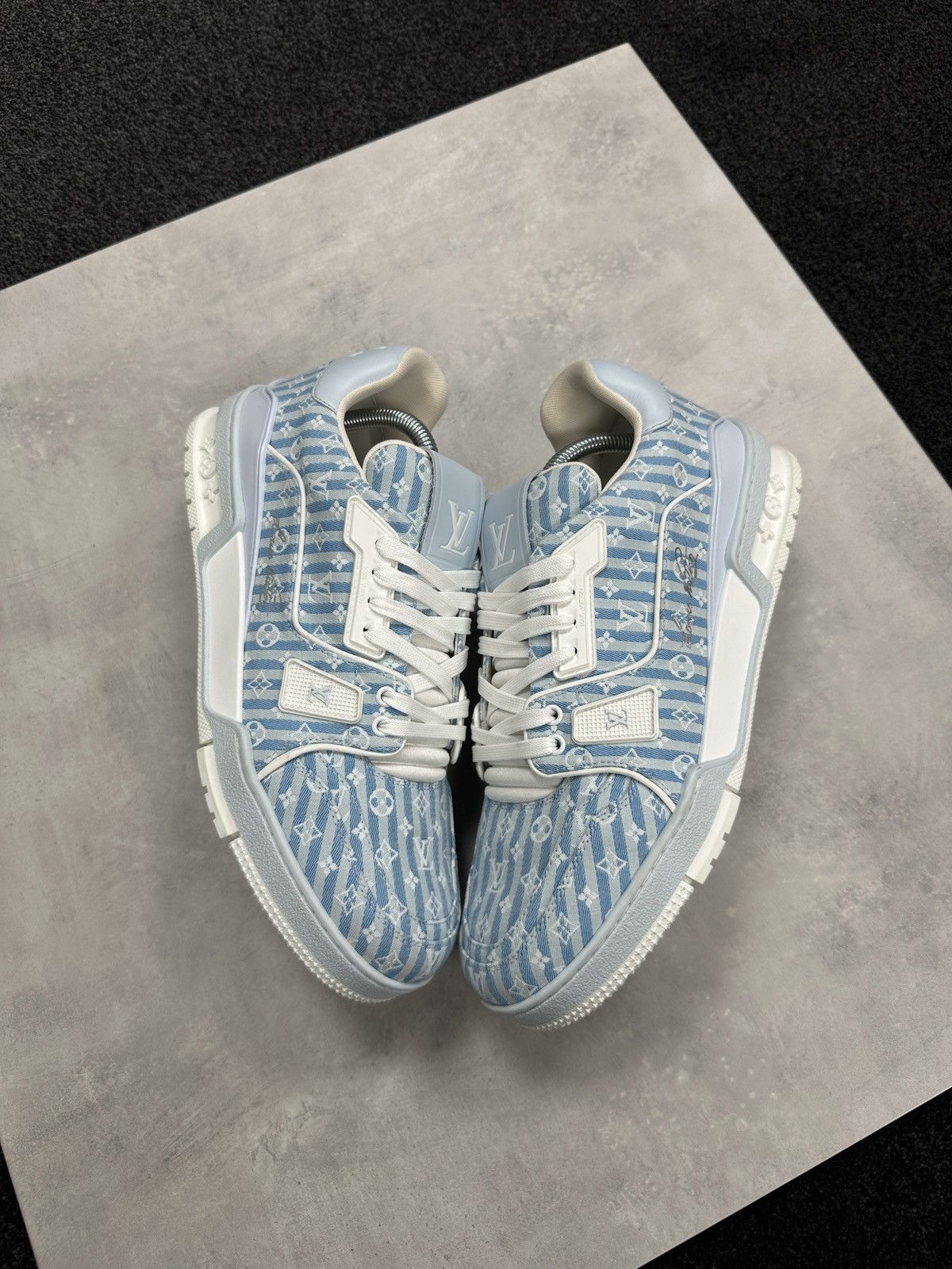 Louis Vuitton Louis Vuitton #54 LV Mini Monogram Trainer Blue LV9 Size US 10 / EU 43 - 5 Thumbnail