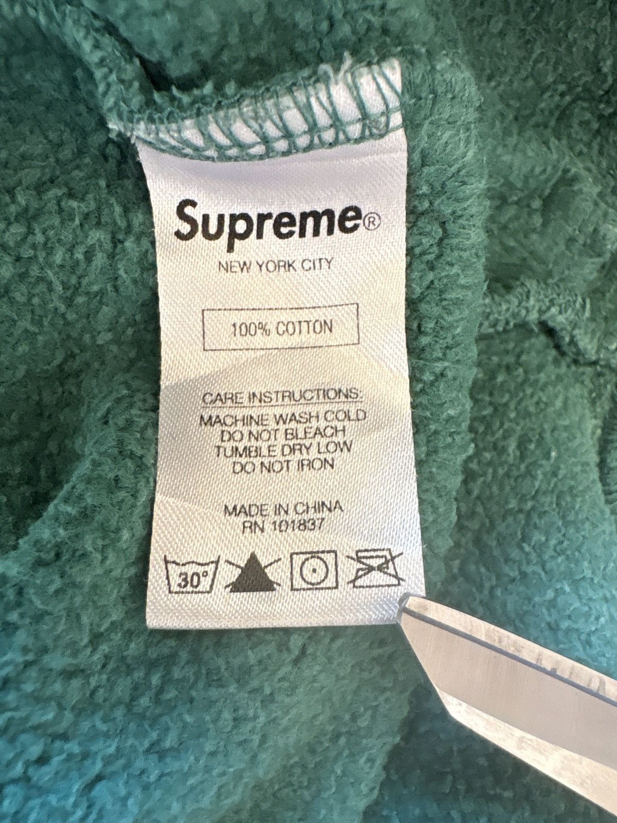 Supreme Supreme SS18 Logo Piping Half Zip Green SIZE S Size US S / EU 44-46 / 1 - 11 Thumbnail