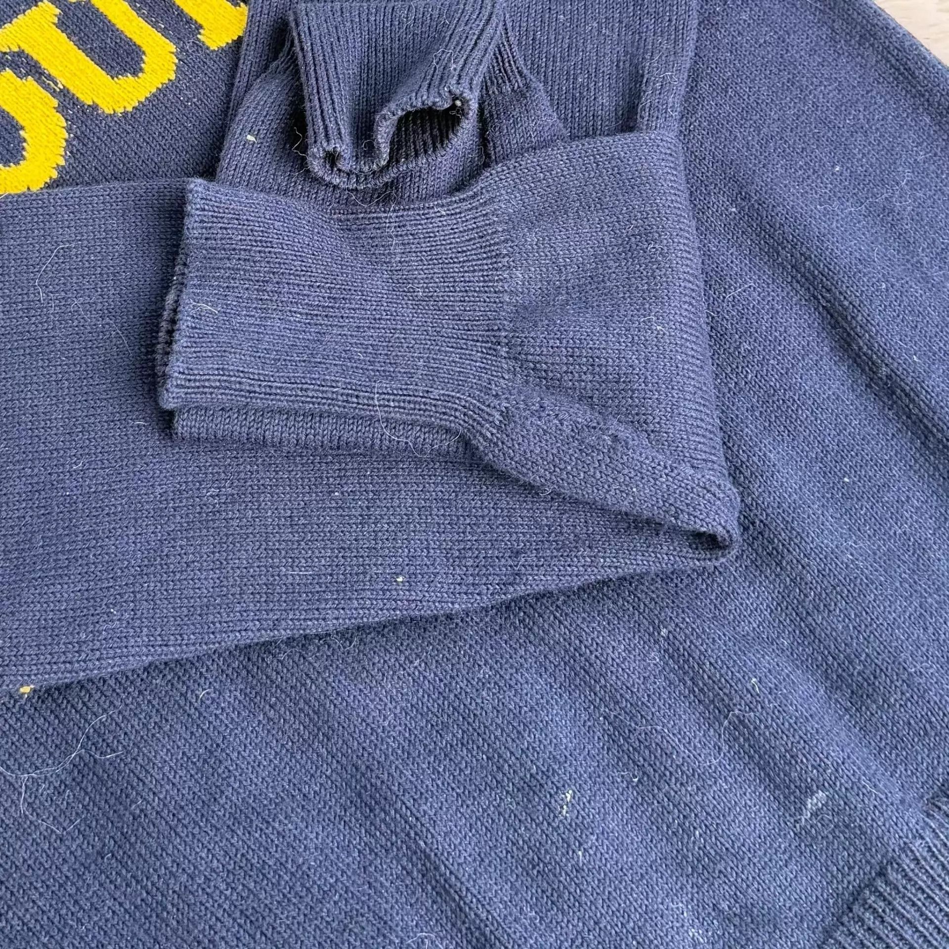 Louis Vuitton Louis Vuitton longsleeve knit sweater navy blue Size US S / EU 44-46 / 1 - 3 Thumbnail