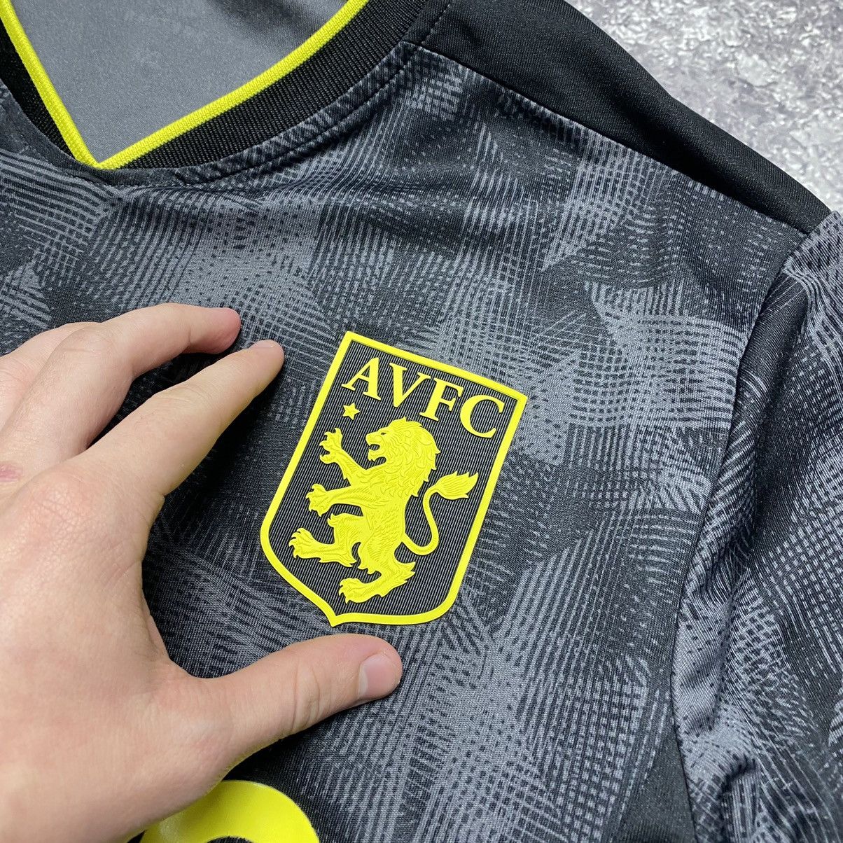 Vintage Vintage Castore Aston Villa Big logo Soccer team jersey Size US XXL / EU 58 / 5 - 7 Thumbnail