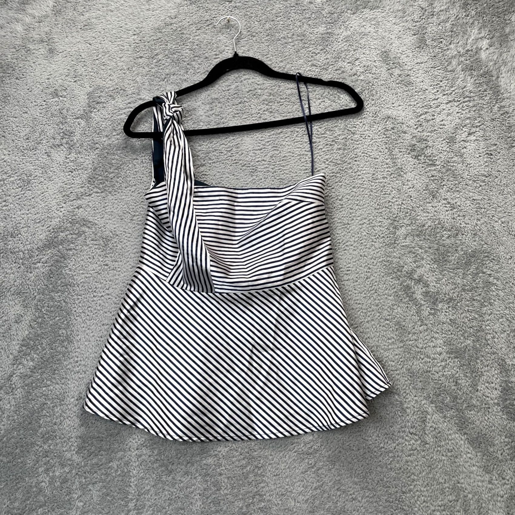 Banana Republic VINTAGE Banana Republic Top Blouse Women Gray Striped One Shoulder Lined Peplum Sleeveless 2 2 Size XS / US 0-2 / IT 36-38 - 2 Thumbnail