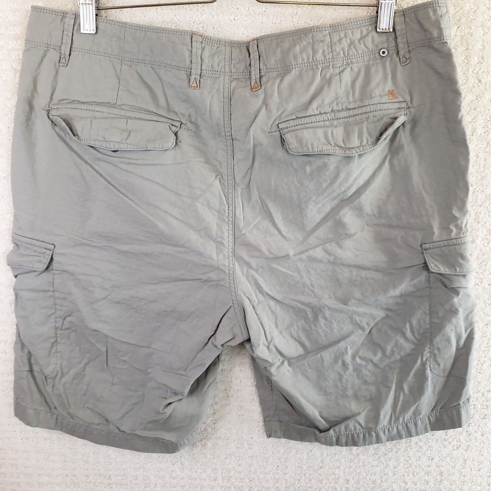 Tommy Bahama Tommy Bahama Chino Shorts Mens 38x10 Olive Green Casual Dad Size US 38 / EU 54 - 5 Thumbnail