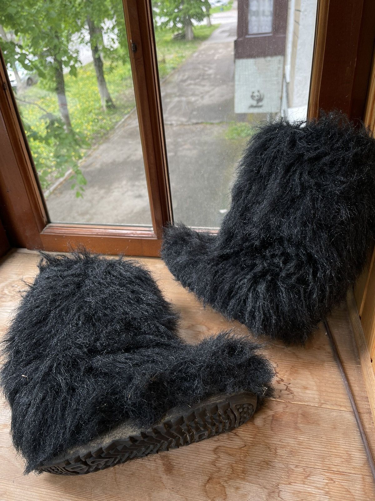 Yeti Yeti hairy vintage black boots Size US 5 / EU 37 - 2 Thumbnail