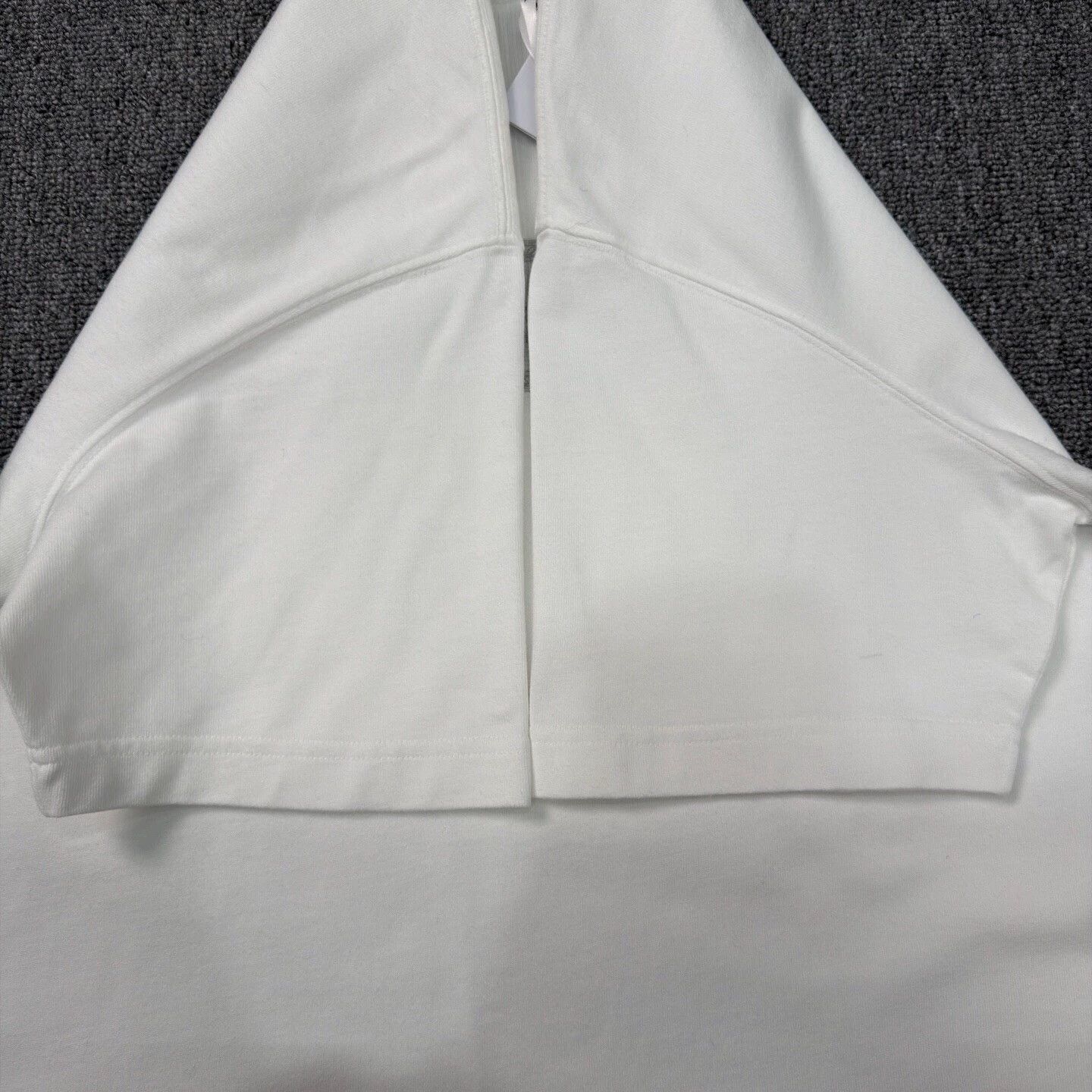 Dior Dior Embossed Logo White S Near New Tee Size S / US 4 / IT 40 - 6 Thumbnail