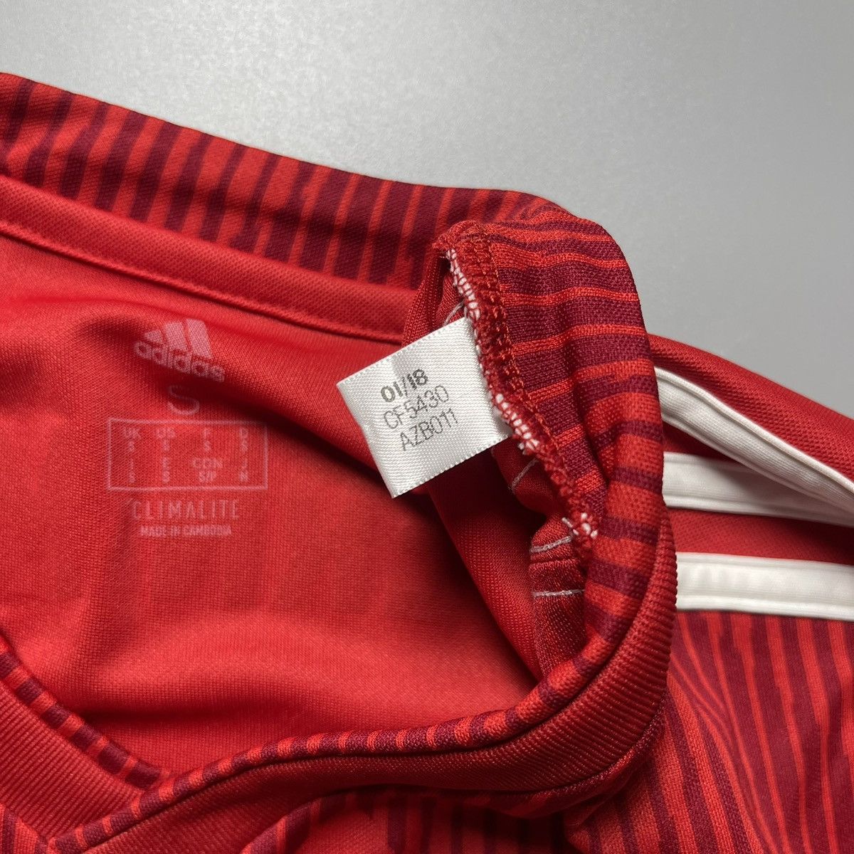Vintage BAYERN ADIDAS 2018/2019 FOOTBALL HOME JERSEY #19 DAVIES Size US S / EU 44-46 / 1 - 6 Thumbnail