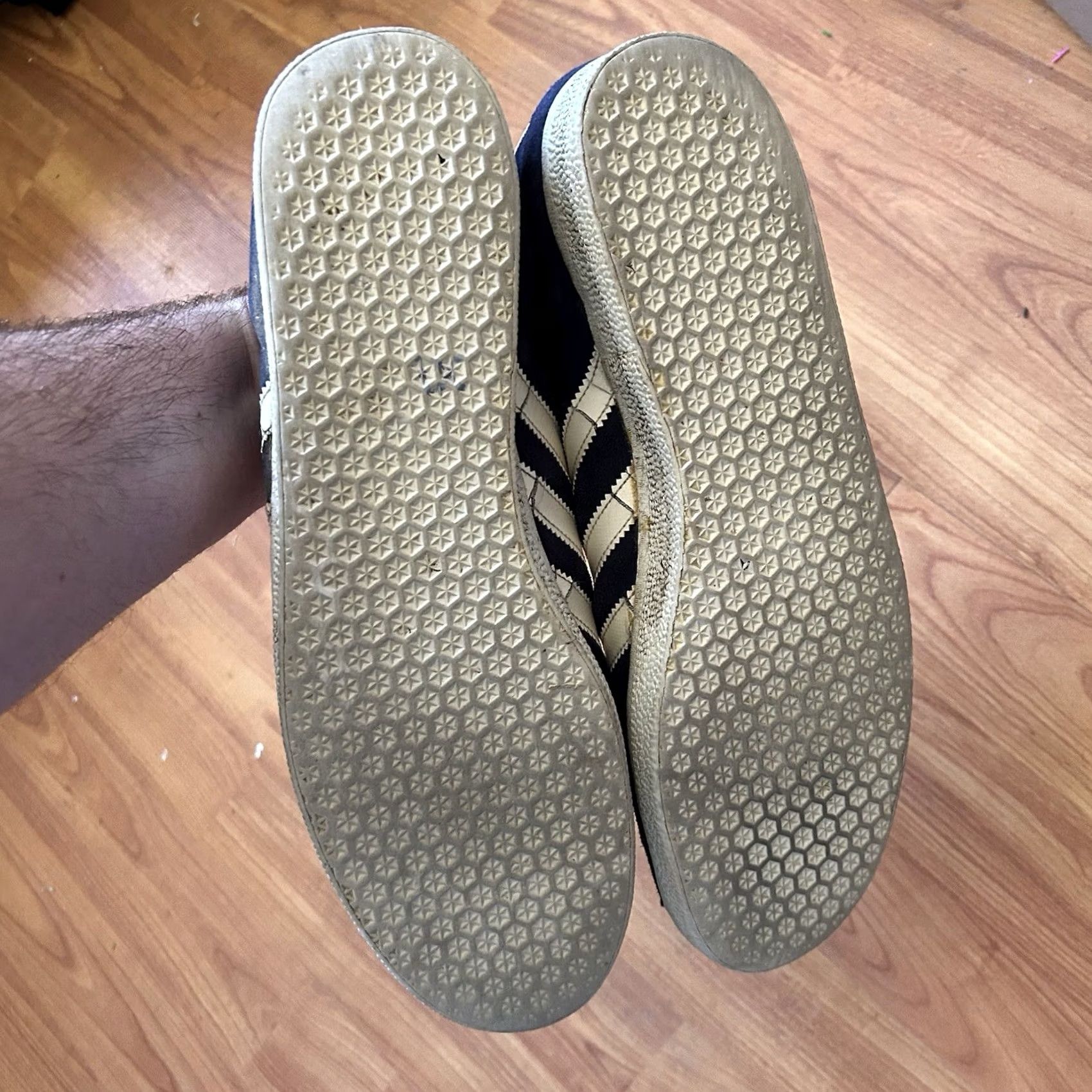 Adidas VINTAGE Adidas Gazelle Navy Blue suede Size 13 Mens Sneaker 90s Size US 13 / EU 46 - 5 Thumbnail