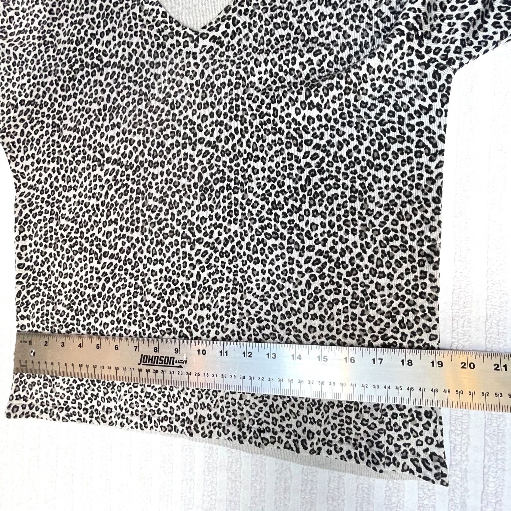 Vintage August Silk Womens L Gray Black V-Neck Animal Print 3/4 Sleeve Knit Top Size L / US 10 / IT 46 - 6 Thumbnail