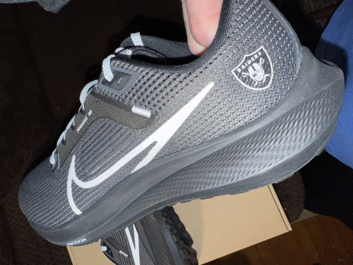 Nike Nike Air Zoom Pegasus 40 NFL “Las Vegas Raiders” New in Box! Size US 8.5 / EU 41-42 - 12 Thumbnail