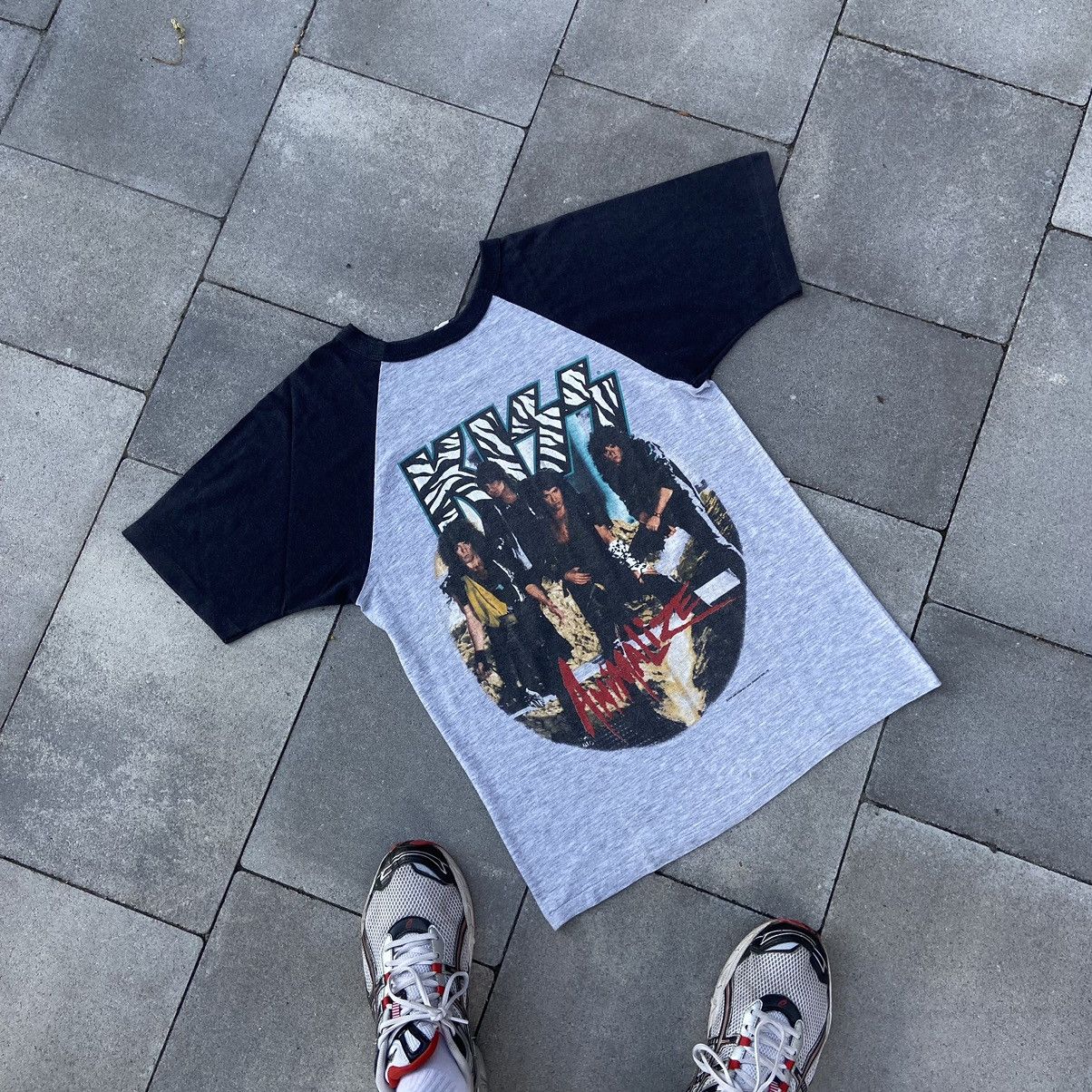 KISS × Vintage 📌 Vintage 1984 KISS Animalize Tour T-Shirt Size US L / EU 52-54 / 3 - 1 Thumbnail