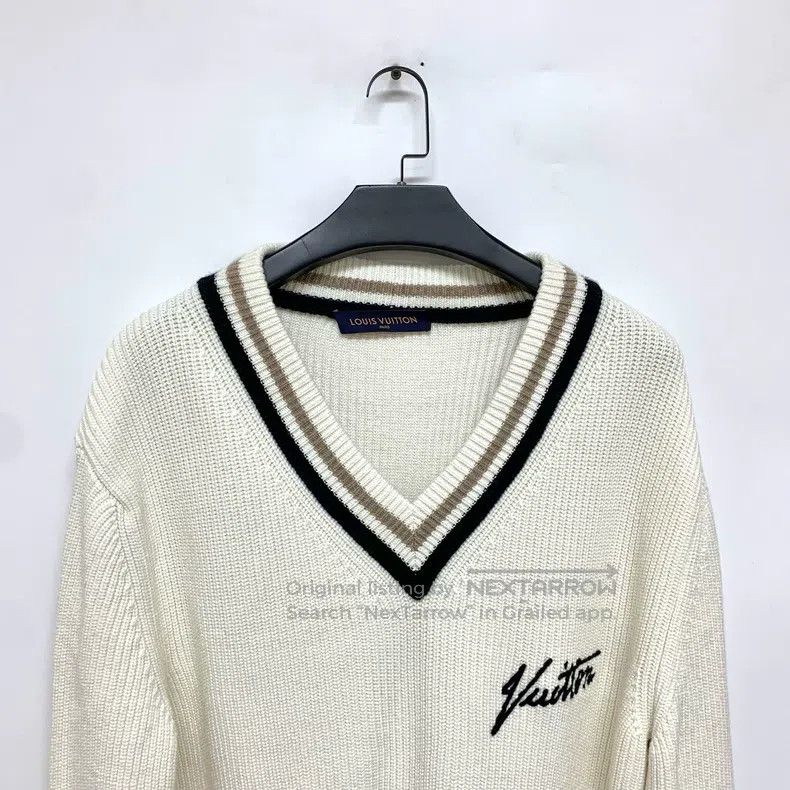Louis Vuitton Louis Vuitton Contrasting V-neck jacquard knit sweater Size US S / EU 44-46 / 1 - 5 Thumbnail