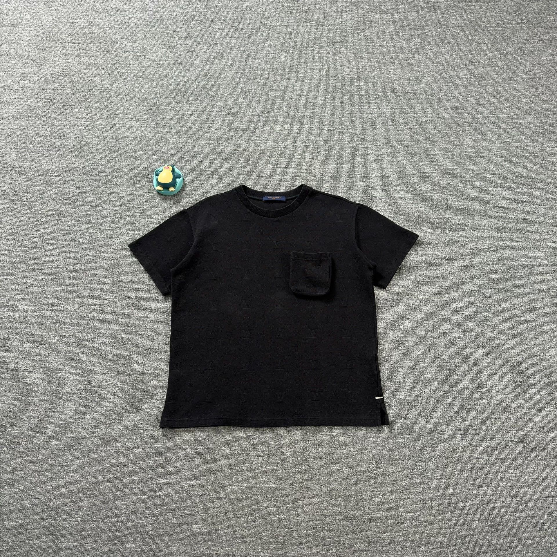 Louis Vuitton Louis Vuitton Monogram Pocket T-Shirt US M Size US M / EU 48-50 / 2 - 1 Thumbnail