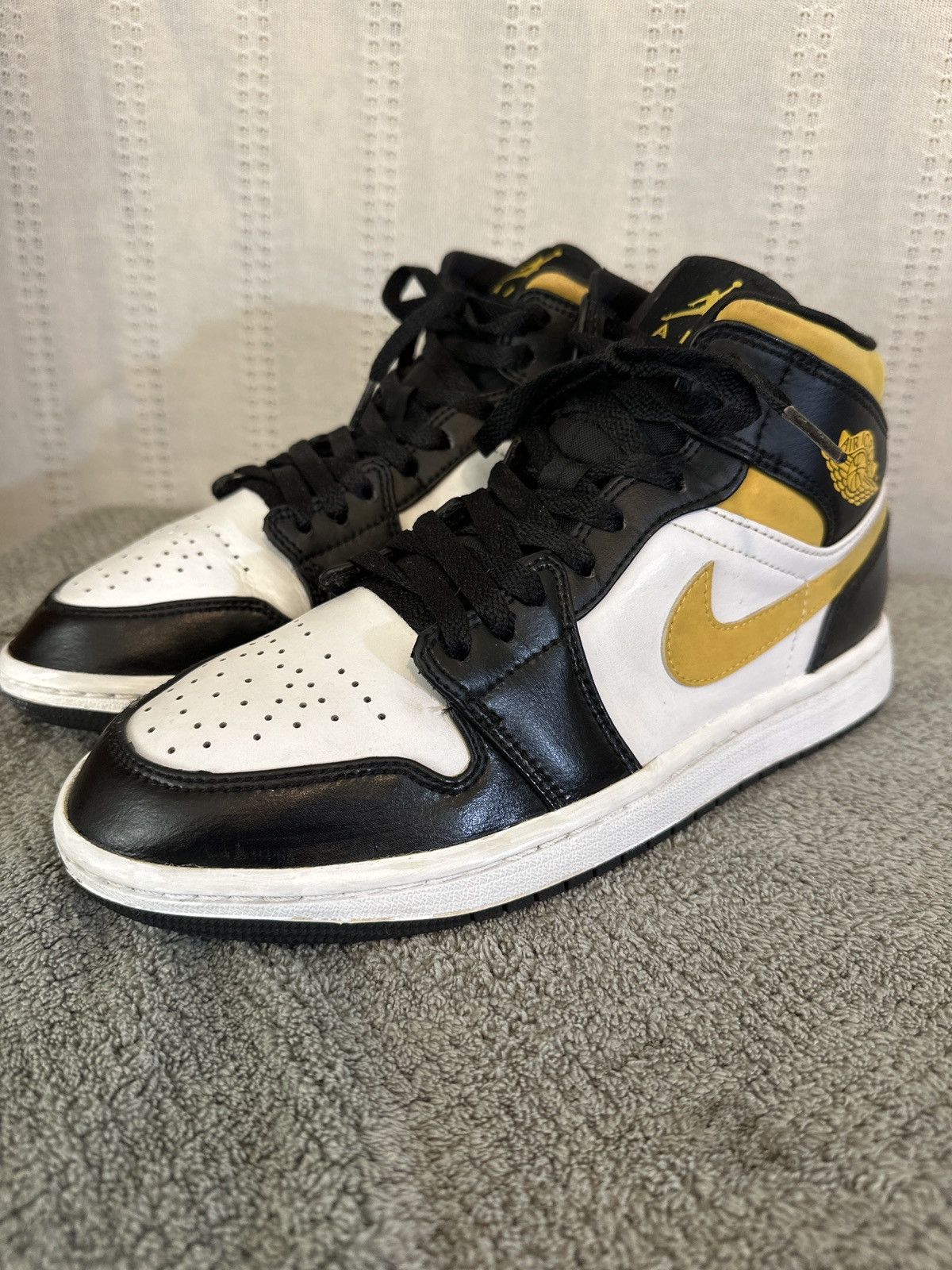 Jordan Brand Jordan 1 Mid White Pollen Black Size US 8 / EU 41 - 2 Thumbnail