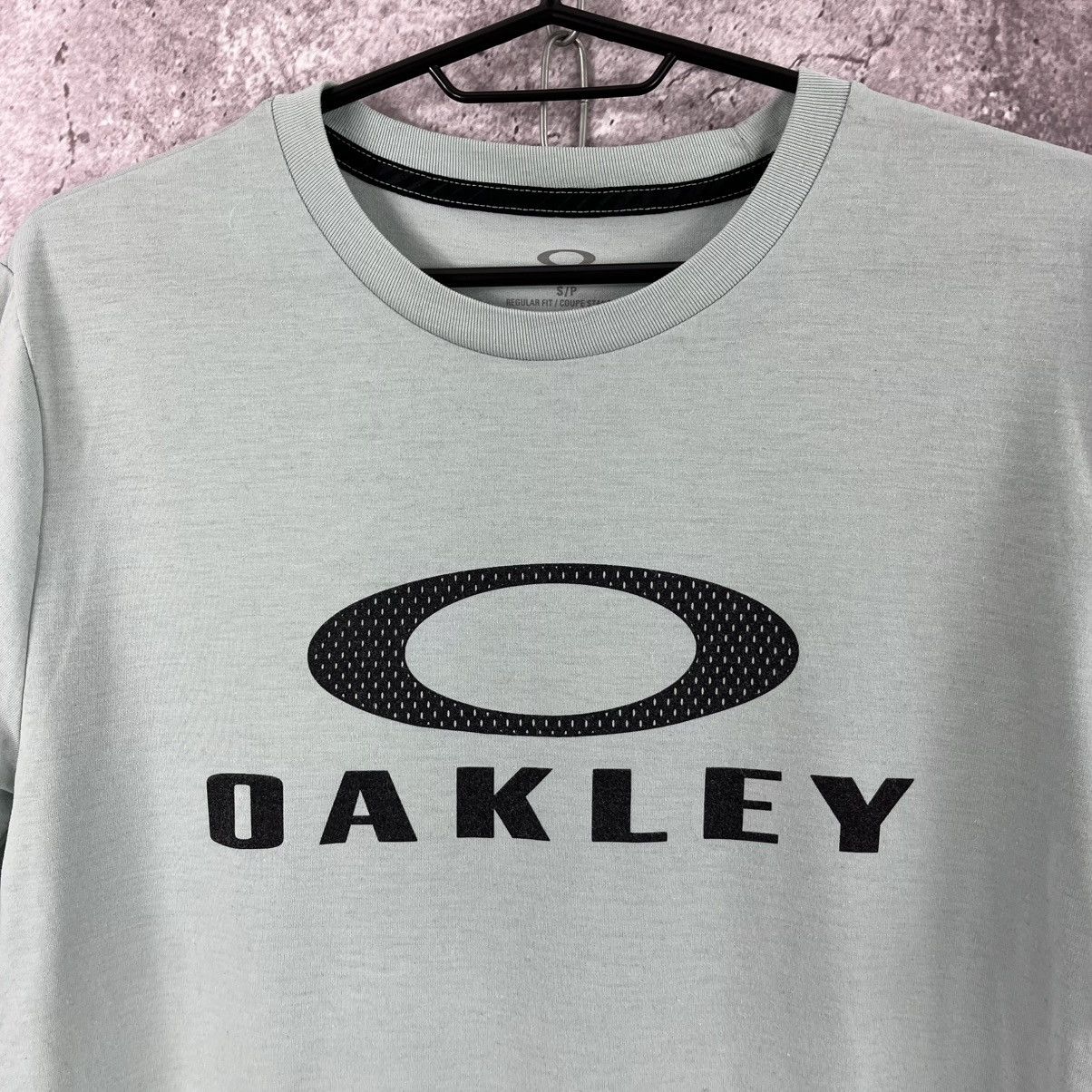 Oakley Oakley T-Shirt Centre Big Logo Y2K Street Style Size S Size US S / EU 44-46 / 1 - 2 Thumbnail