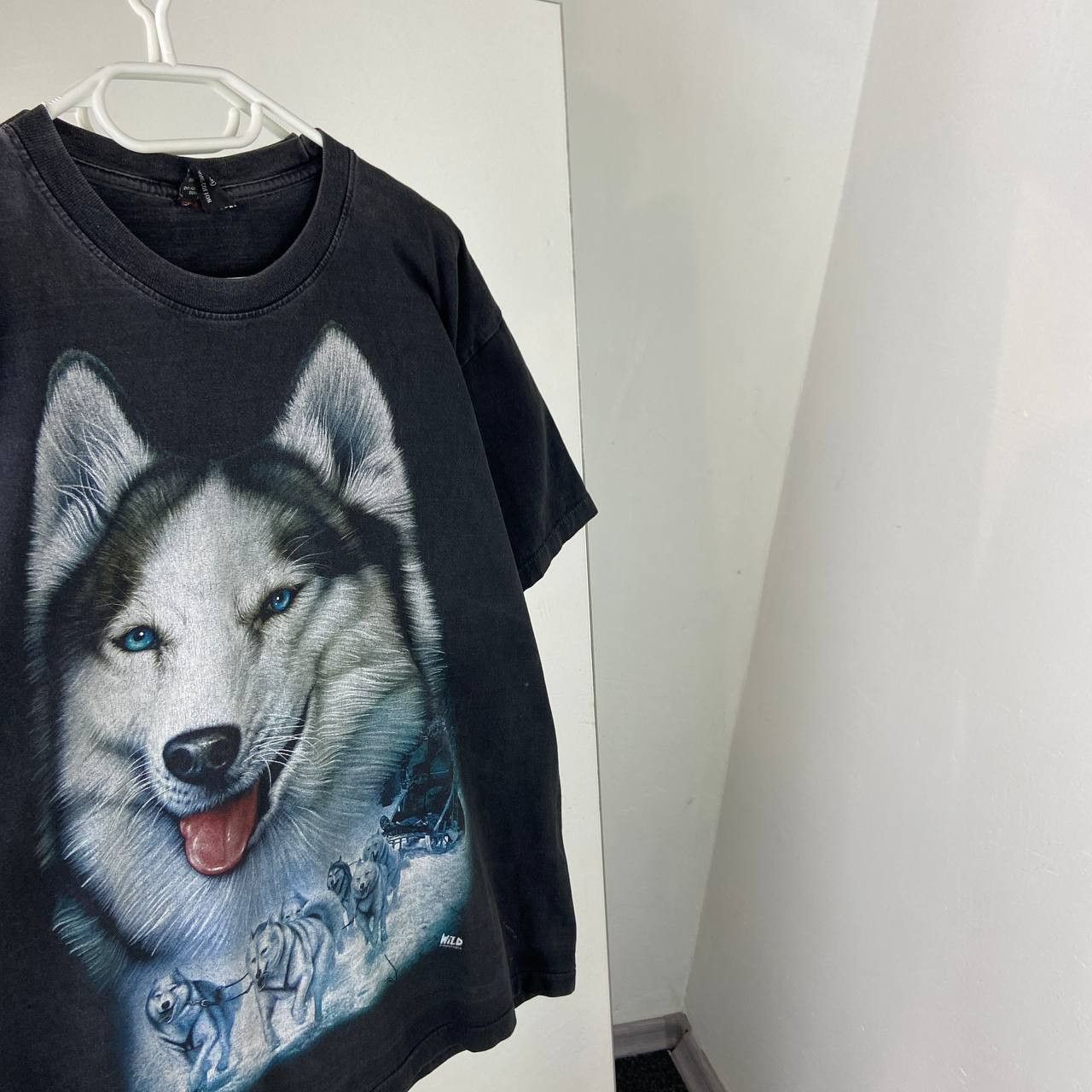 Vintage Vintage Y2K AOP Wolfs Single Stitch Faded T-Shirt Size US XL / EU 56 / 4 - 3 Thumbnail