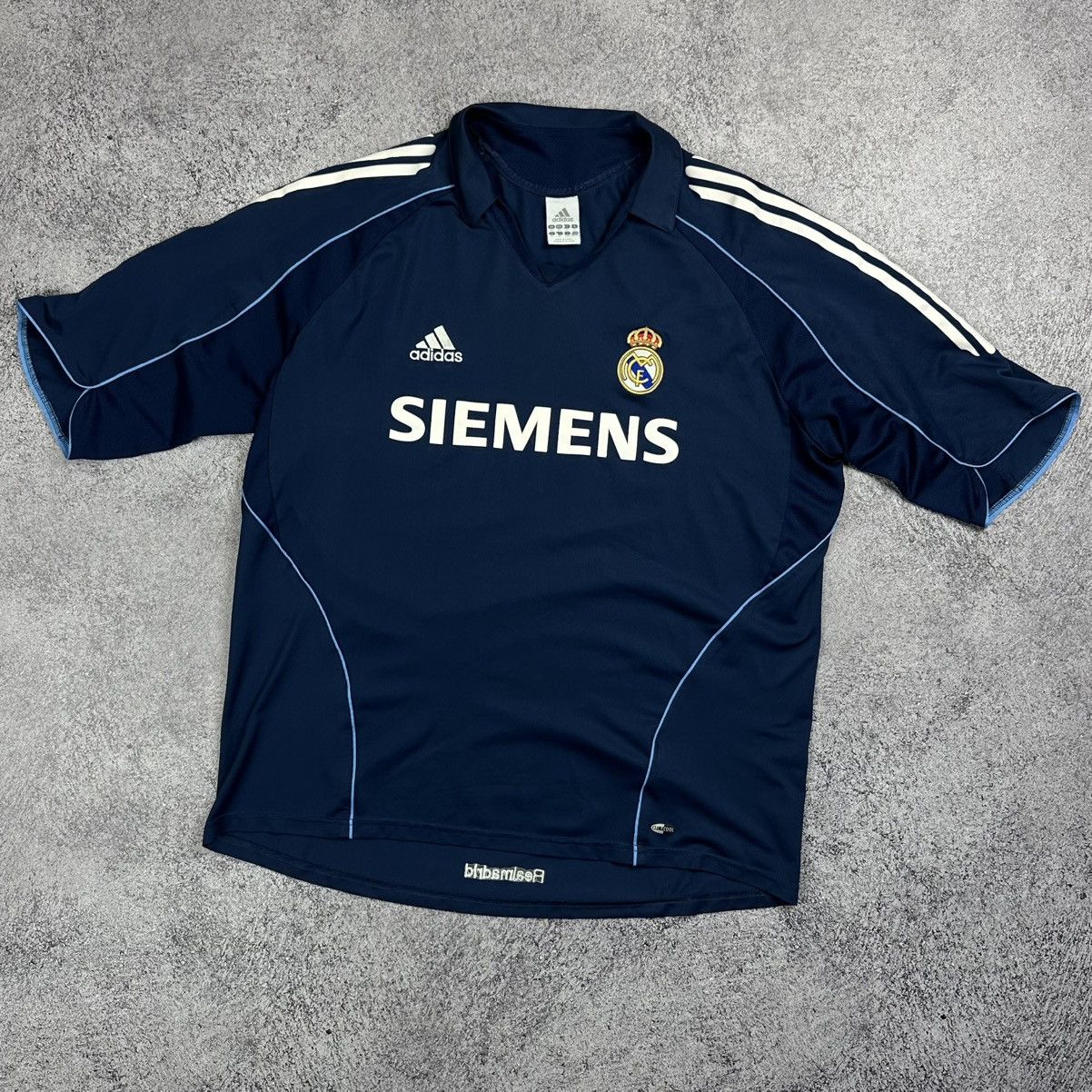 Vintage REAL MADRID 2005 2006 FOOTBALL SHIRT SOCCER JERSEY ADIDAS XL Size US XL / EU 56 / 4 - 1 Thumbnail