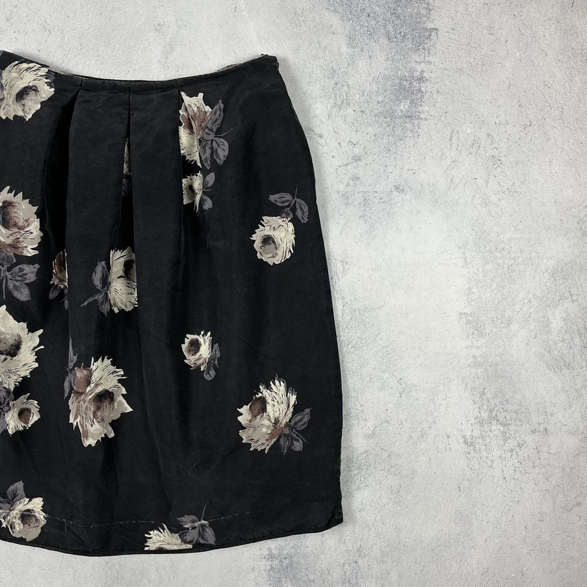 Prada Rare Prada floral midi skirt Size 27" / US 4 / IT 40 - 3 Thumbnail