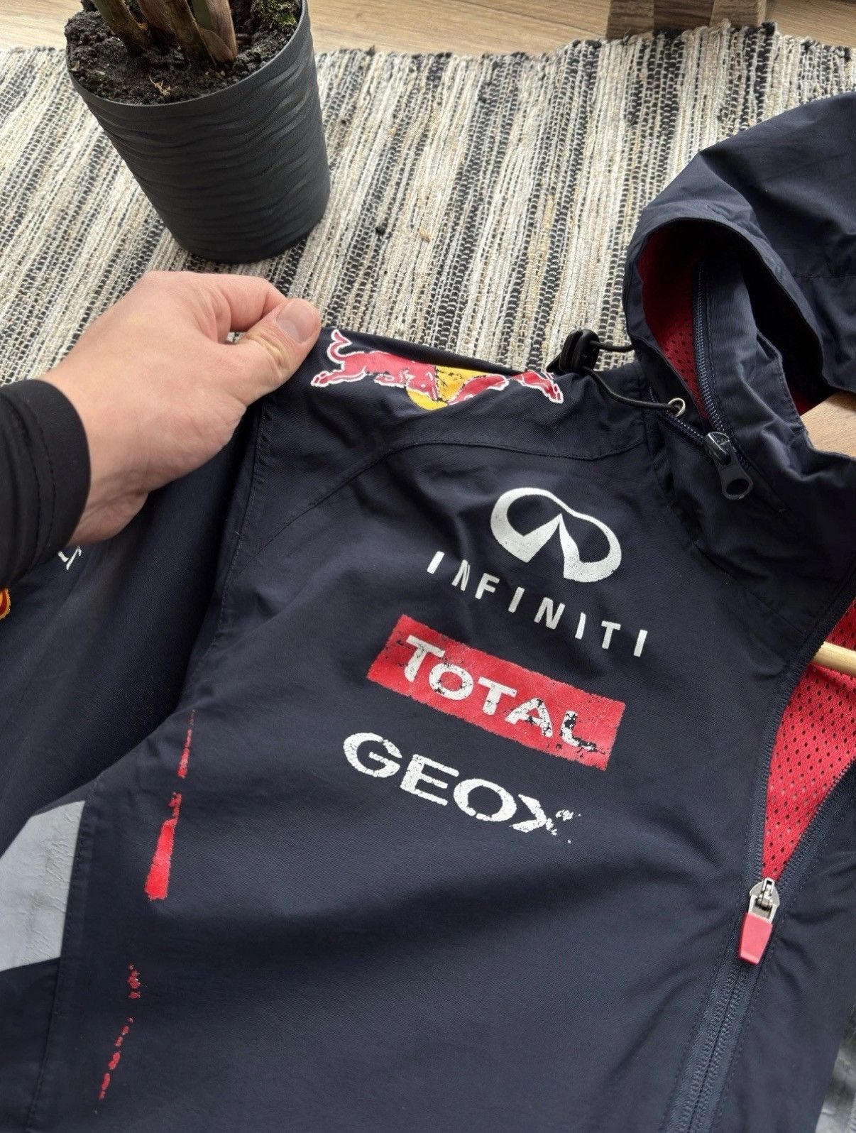 Red Bull Red Bull Infiniti Racing Windbreaker Distressed Jacket SizeS Size US S / EU 44-46 / 1 - 7 Thumbnail
