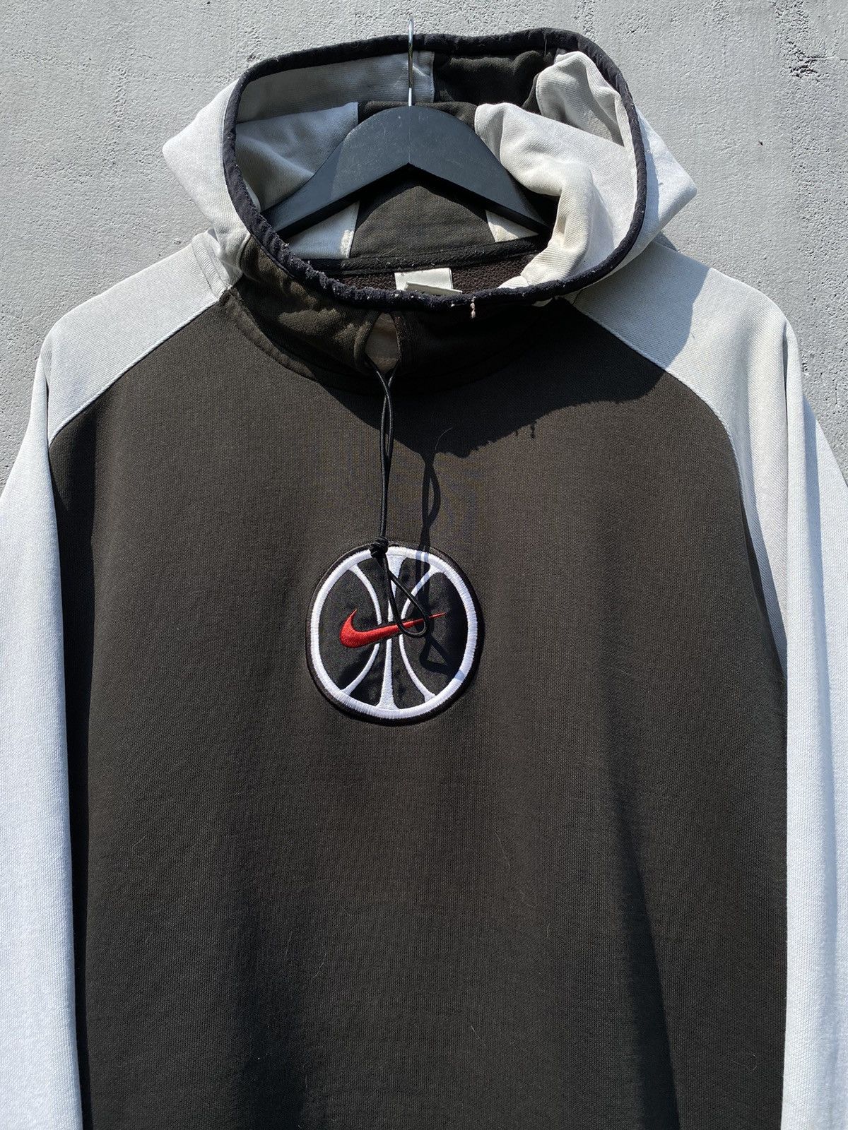 Nike Vintage 90s NIKE Basketball Center Swoosh VERY RARE HOODIE Size US XL / EU 56 / 4 - 3 Thumbnail