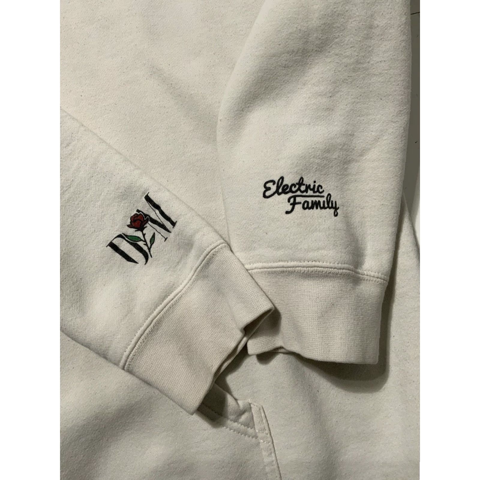 Vintage Electric Family X Dylan Matthew Hoodie 2XL White No Rain No Flowers Skull Rose Pullover Mens 2021 Size US XXL / EU 58 / 5 - 7 Thumbnail