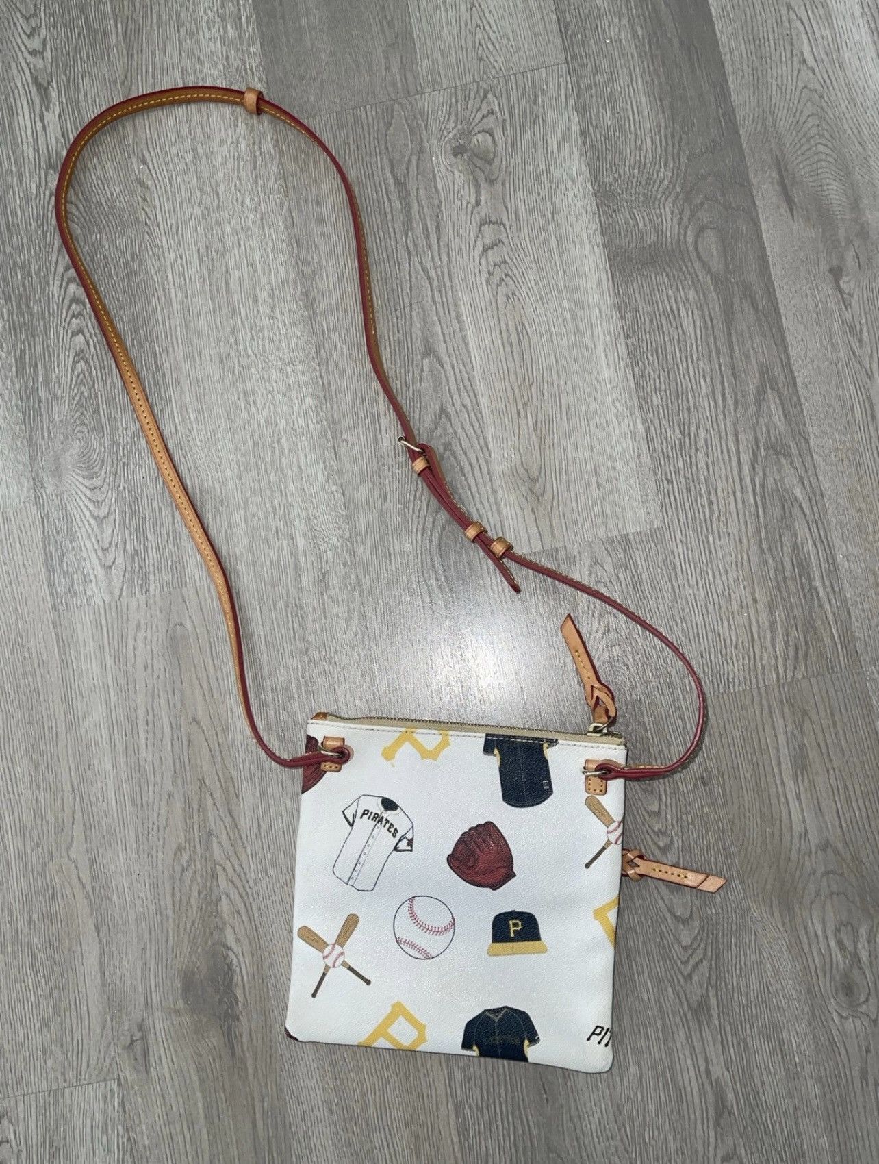 Dooney & Bourke Dooney & Bourke Size ONE SIZE - 4 Thumbnail