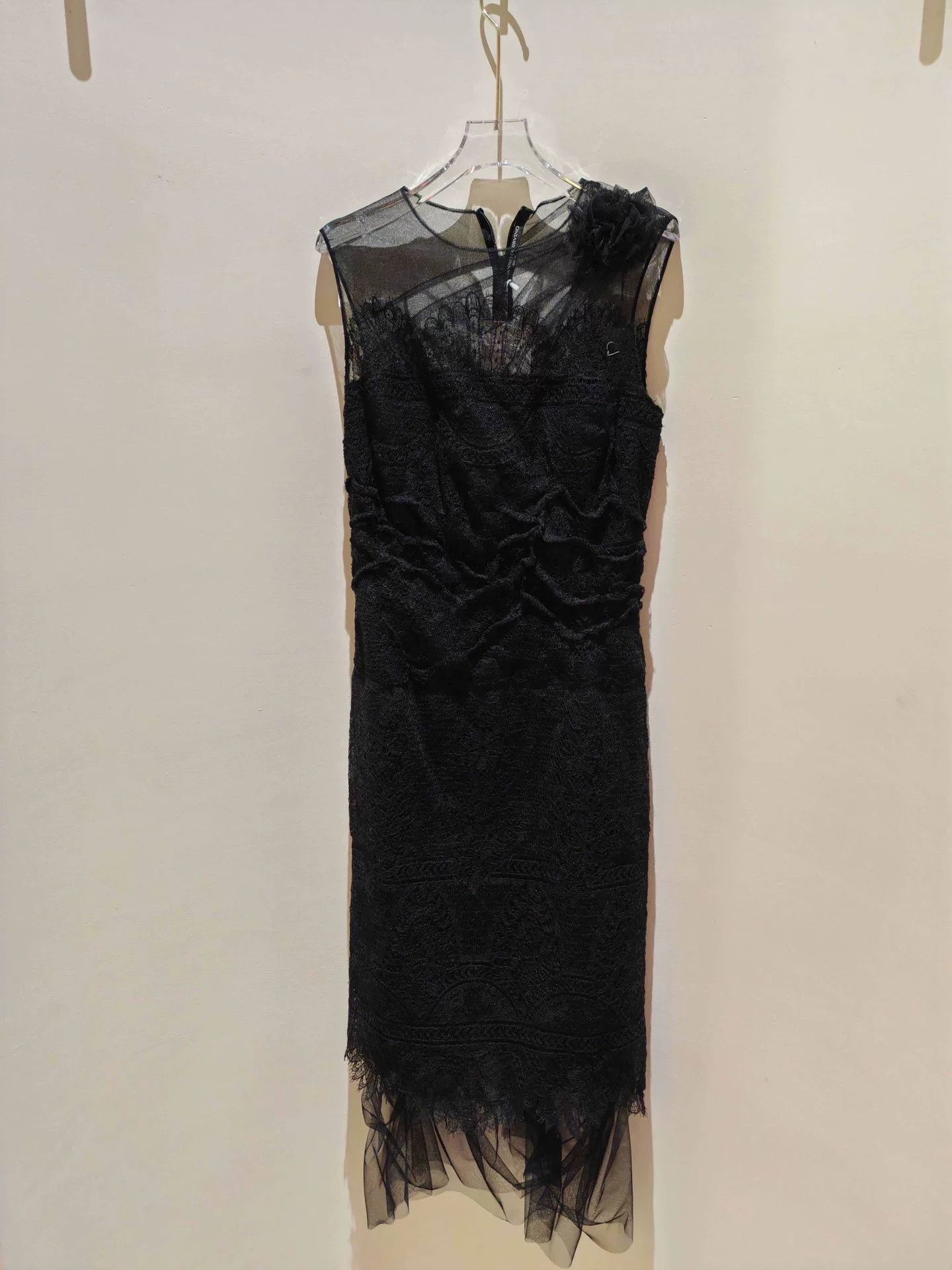 Ermanno Scervino Ermanno Scervino Size 42 Lace Dress Size M / US 6-8 / IT 42-44 - 1 Thumbnail