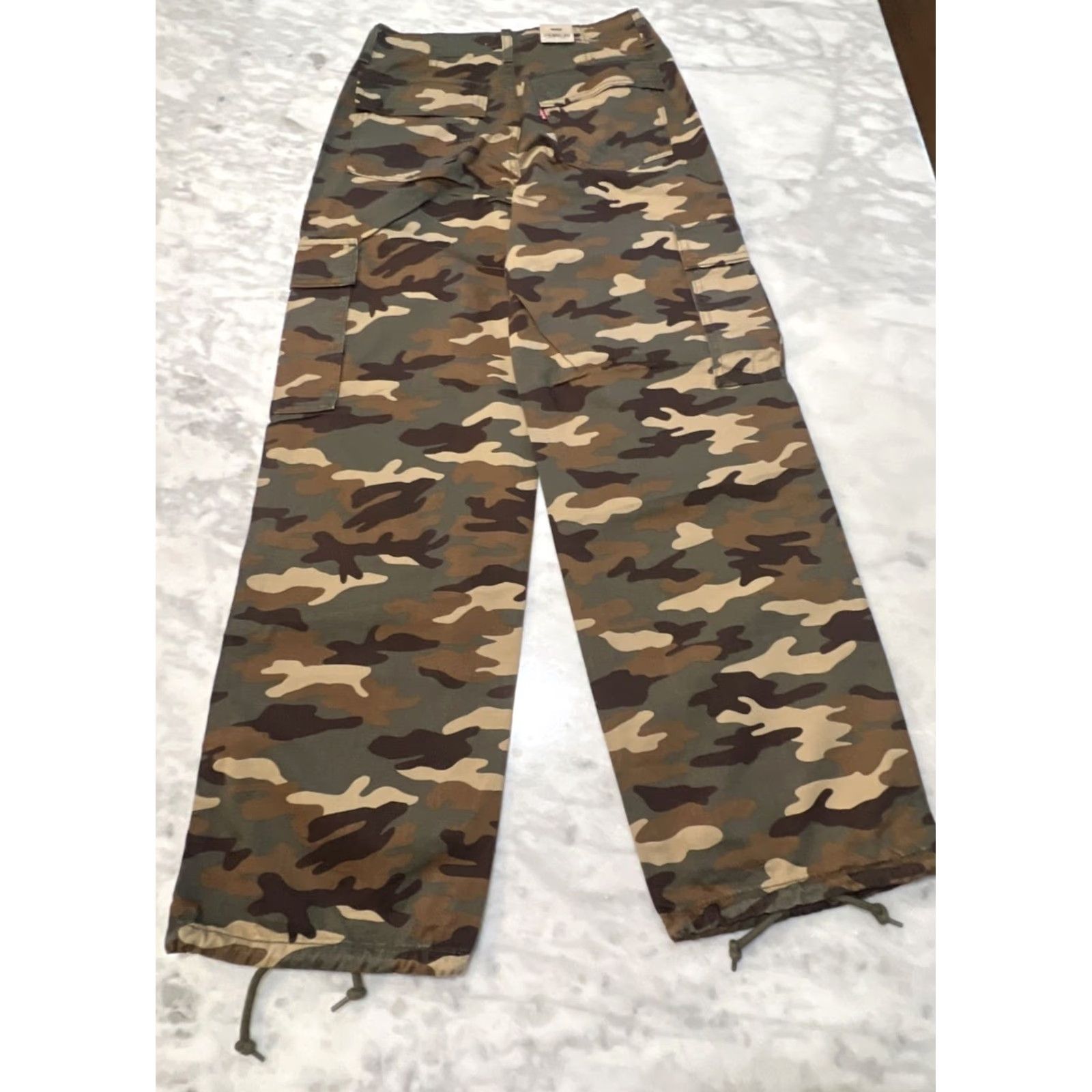 Levi's Levi's Women ’94 Baggy 25x30 Camo Cargo Mid Rise Loose Hip Thigh Adjust Hem NWT Jeans Shirt Size ONE SIZE - 4 Thumbnail