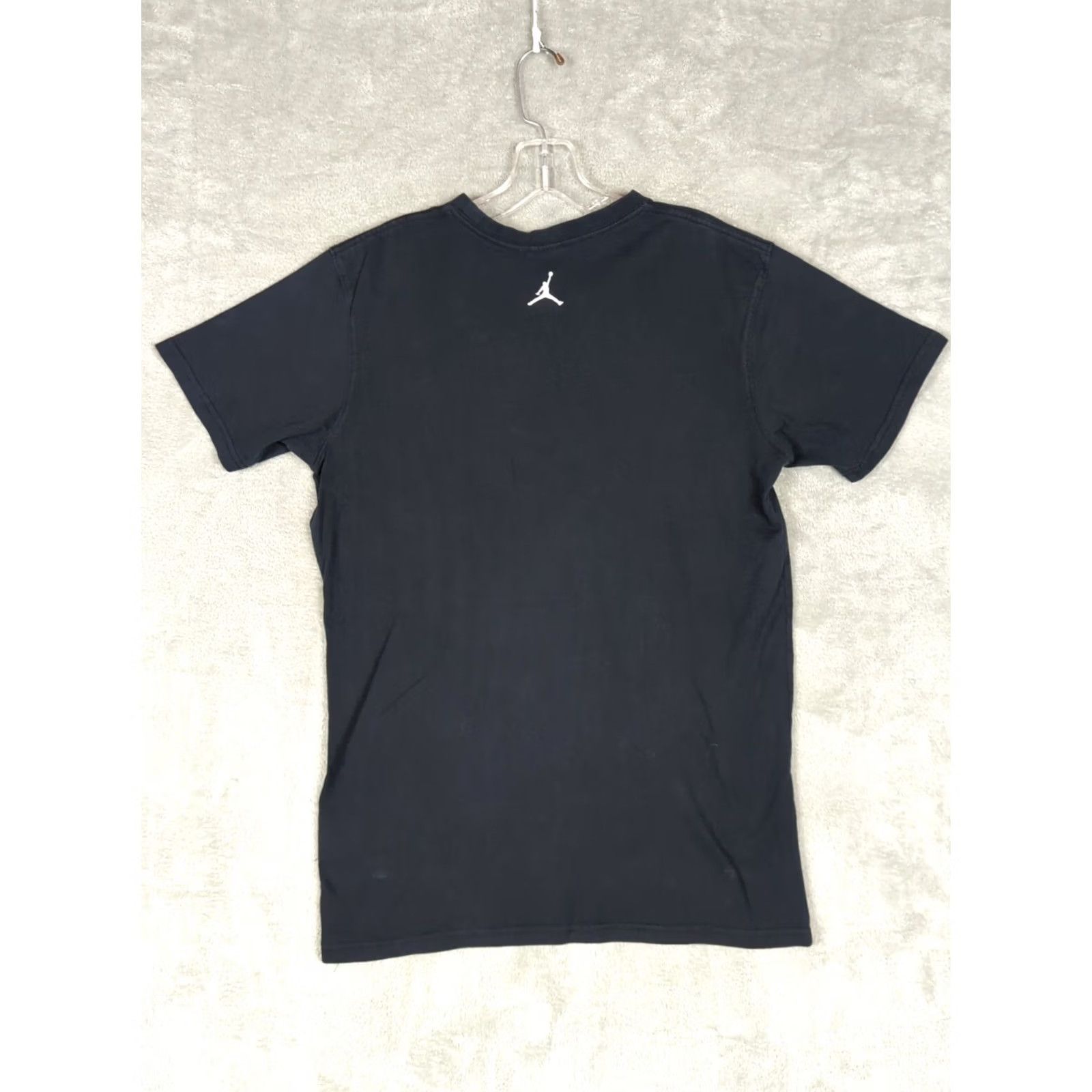 Nike VINTAGE Nike Jordan Jump Shirt Embroidered Logo Size M Black Mens T-Shirt Size US M / EU 48-50 / 2 - 2 Thumbnail