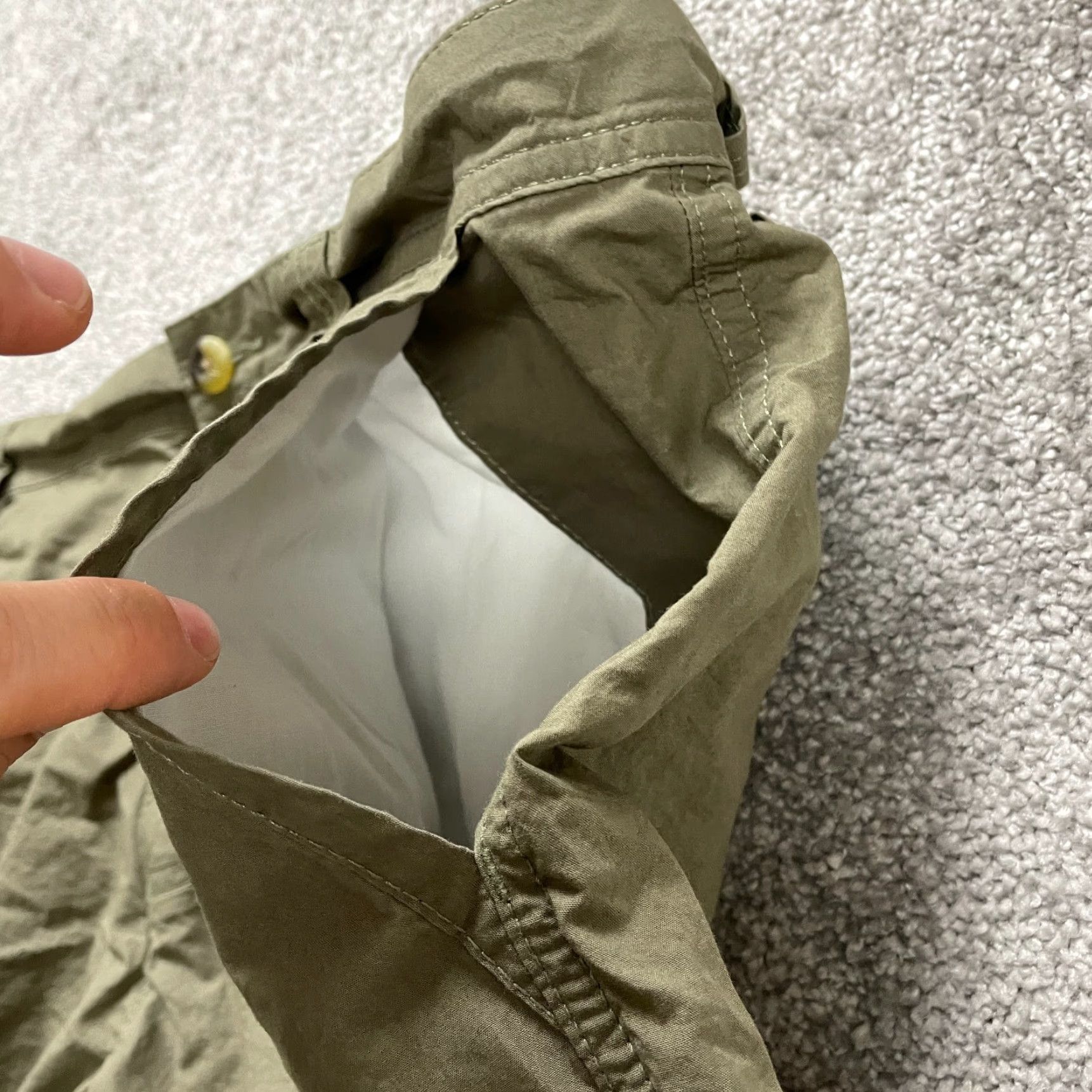 Vintage Columbia Shorts Mens 40x9.5 Army Green Flat Front Cotton Bermuda Outdoor Chino Regular 40 in Green casual, travel, workwear Mens Size US 40 / EU 56 - 4 Thumbnail