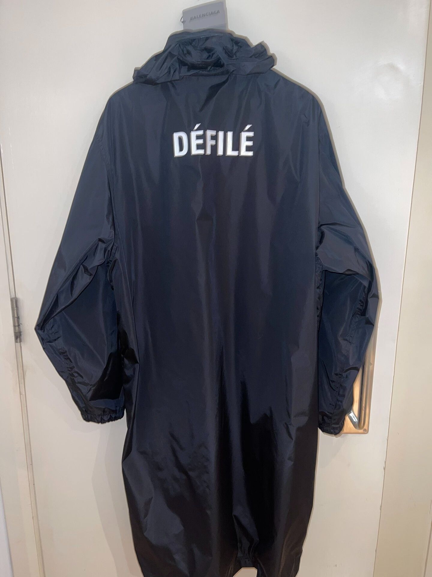 Balenciaga balenciaga défilé waterproof coat with hood Size US XL / EU 56 / 4 - 1 Thumbnail