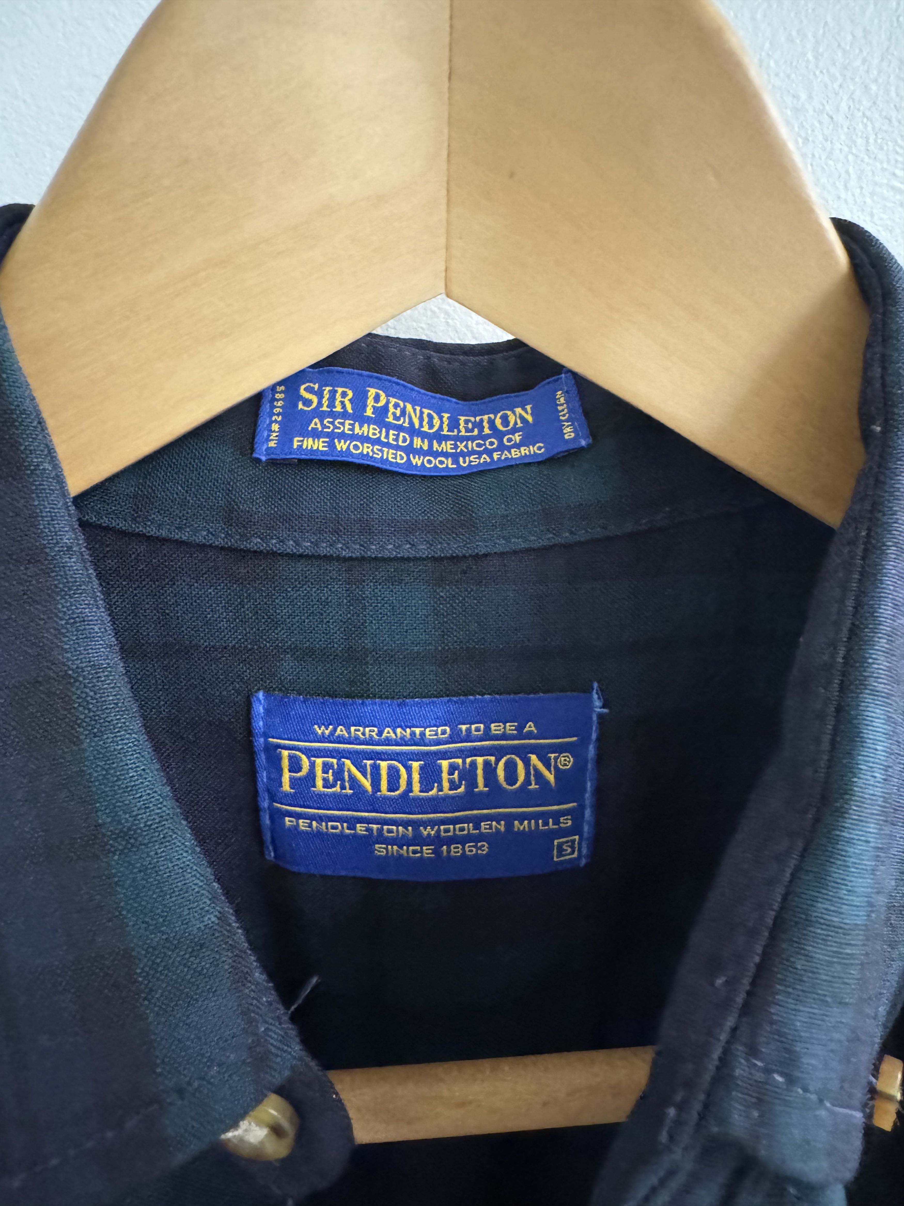 Pendleton Sir Pendleton 100% merino button down Blackwatch Tartan Size US S / EU 44-46 / 1 - 3 Thumbnail