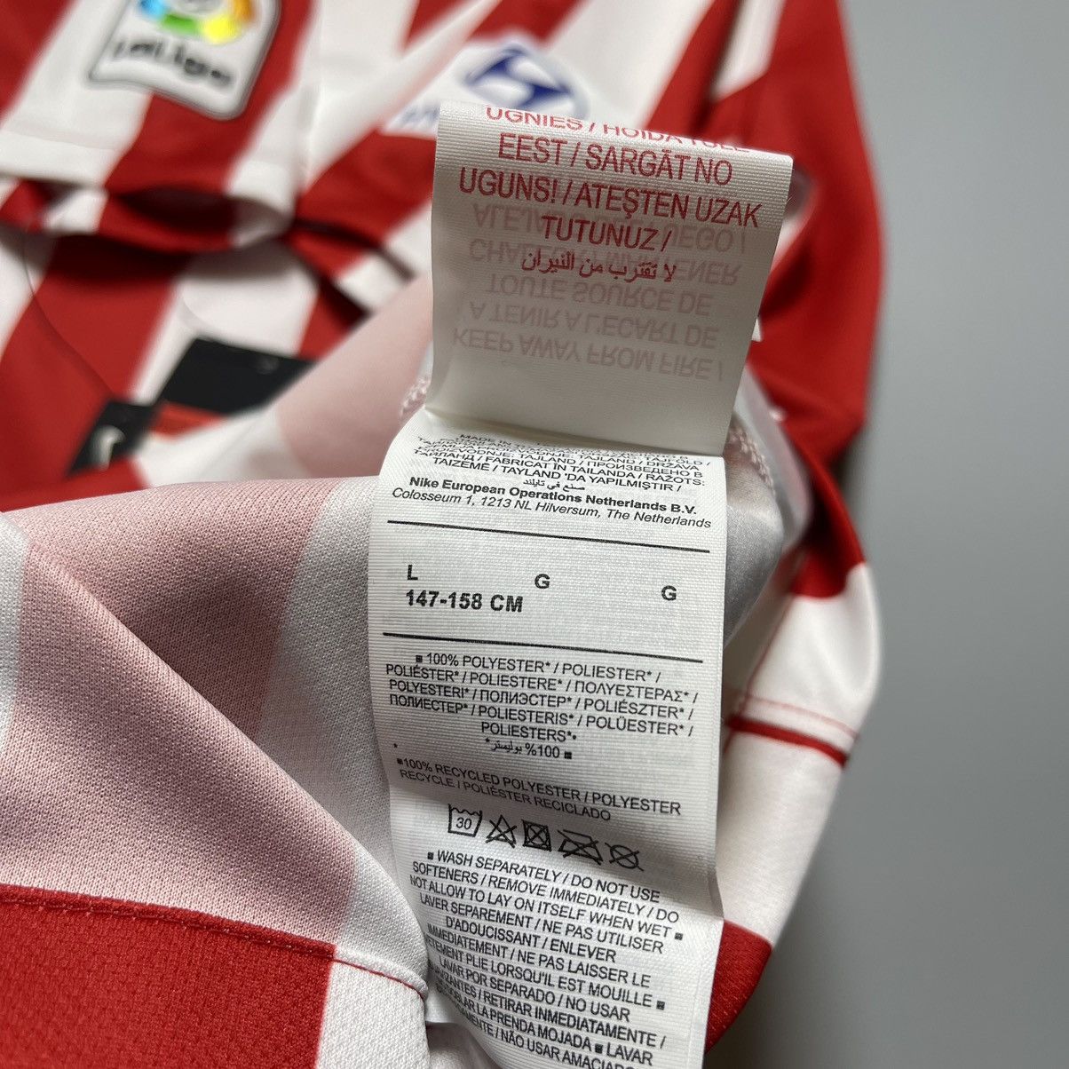 Nike × Vintage YOUTH SIZE ATLETICO MADRID NIKE 2019/2020 SOCCER HOME JERSEY Size US XXS / EU 40 - 13 Thumbnail