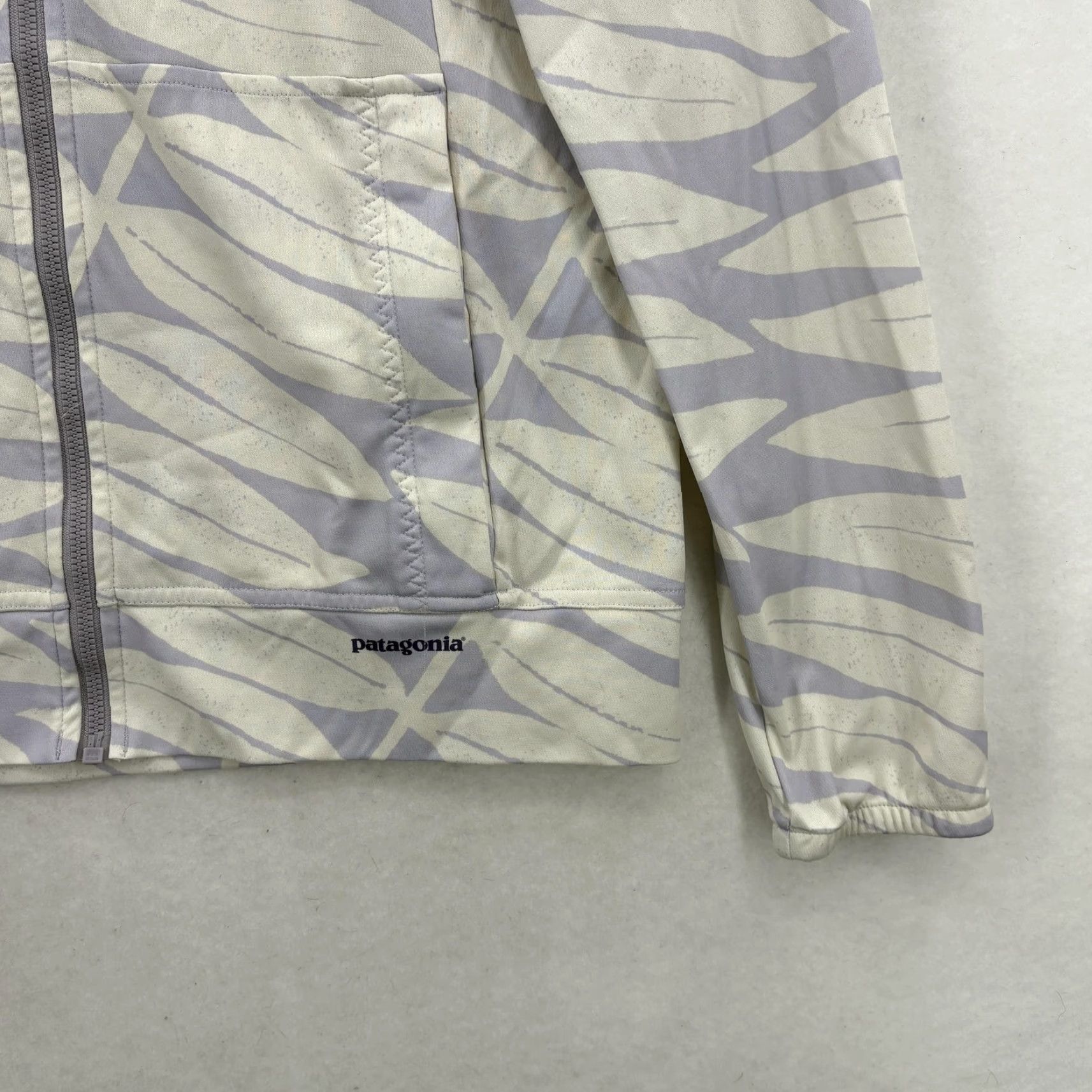 Patagonia Patagonia Womens Hoodie Full Zip Lightweight Purple Leaf Print Pockets M Size M / US 6-8 / IT 42-44 - 3 Thumbnail