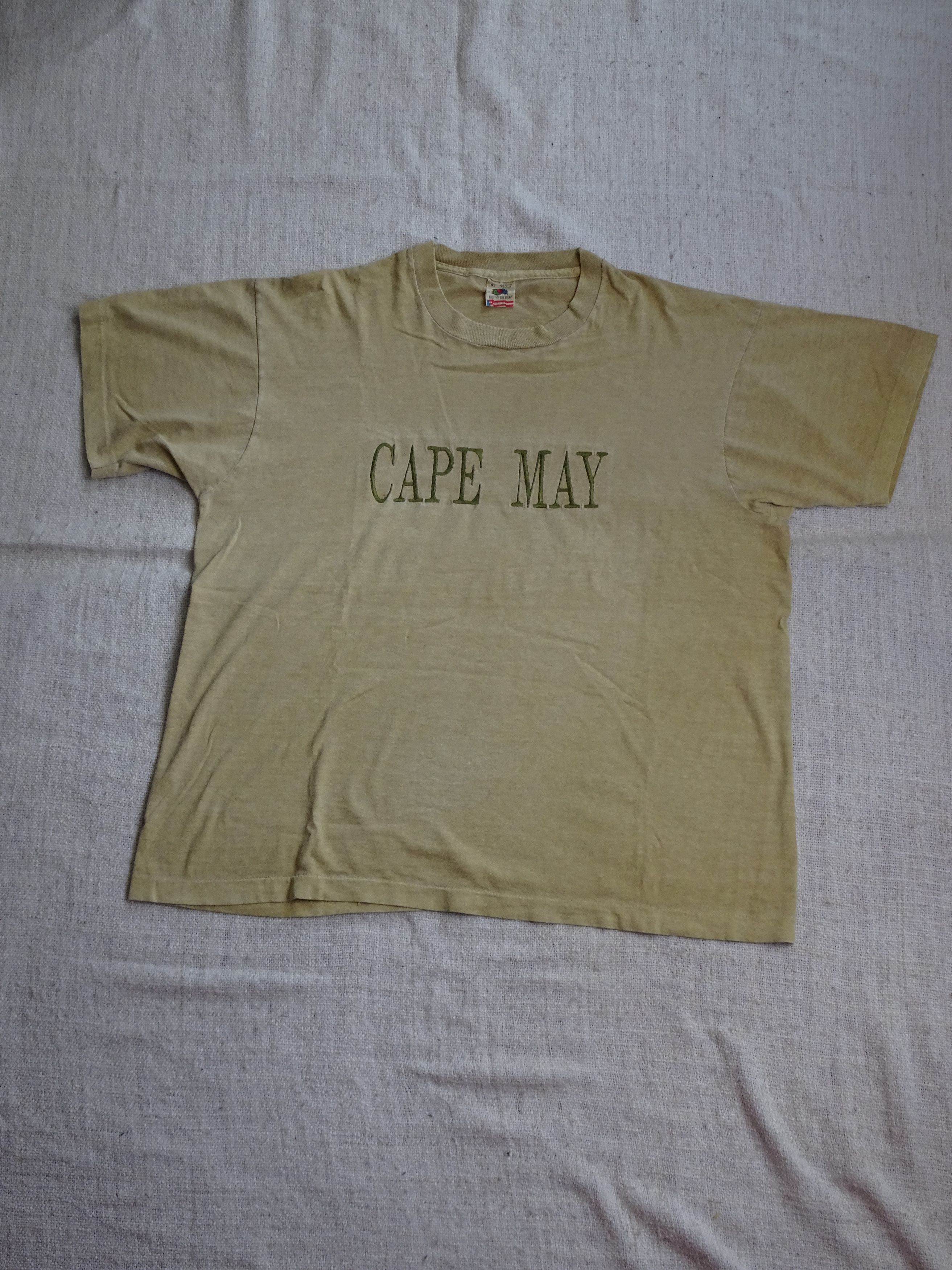 Fruit Of The Loom Vtg 90s Single Stitch Beige Embroidered Cape May Tee Size US XL / EU 56 / 4 - 1 Thumbnail
