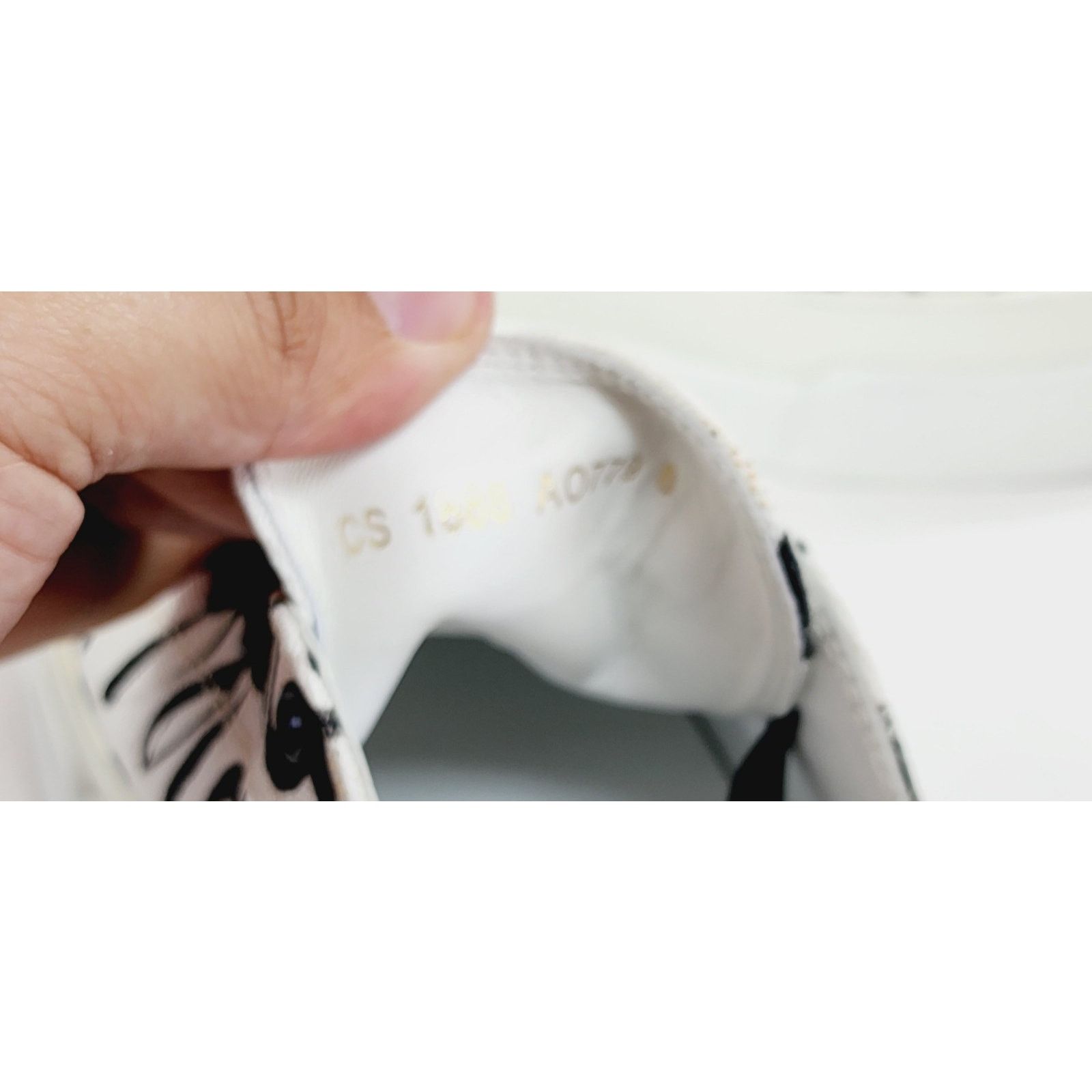 Dolce & Gabbana DOLCE & GABBANA PORTOFINO Crystal DG Logo White US 9. EU 42 Size US 9 / IT 39 - 9 Thumbnail