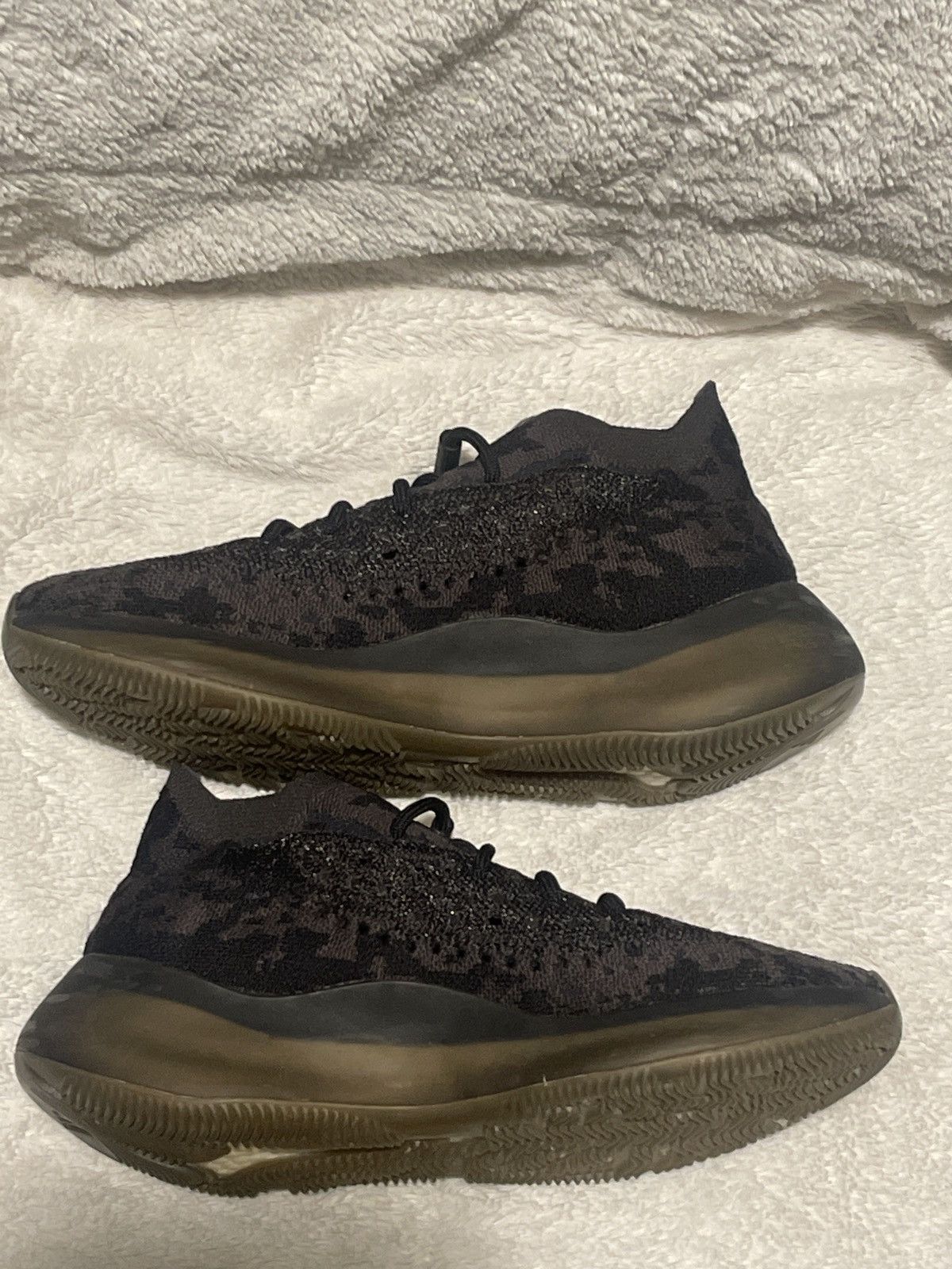 Yeezy Adidas Yeezy 380 Onyx Size US 8 / EU 41 - 4 Thumbnail