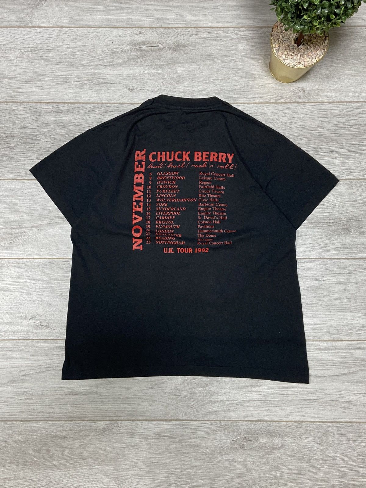 Band Tees Vintage chuck berry 1992 tour t-shirt music single stitch Size US M / EU 48-50 / 2 - 6 Thumbnail