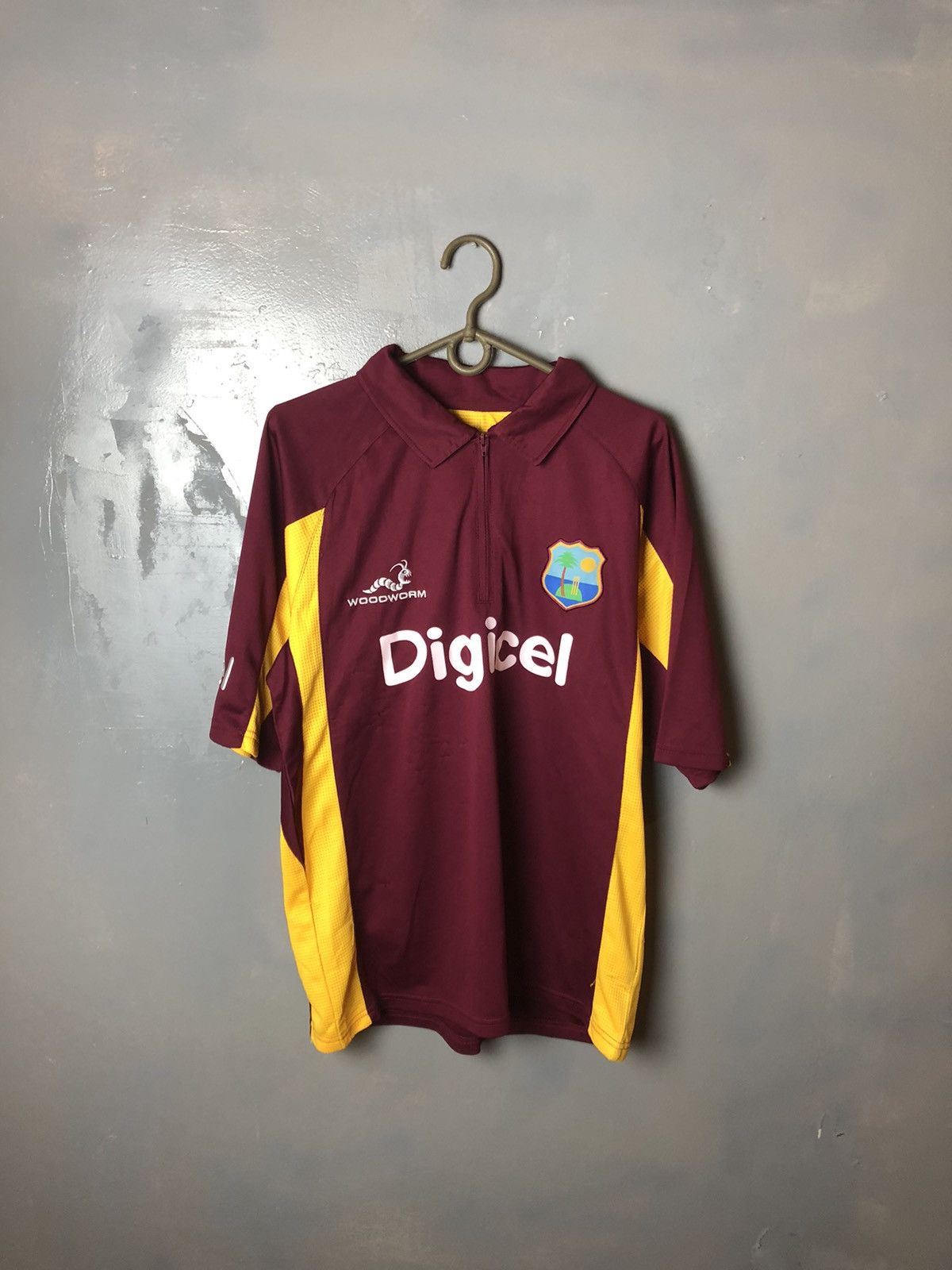 Vintage Men’s soccer jersey Digicel size M Size US M / EU 48-50 / 2 - 1 Thumbnail