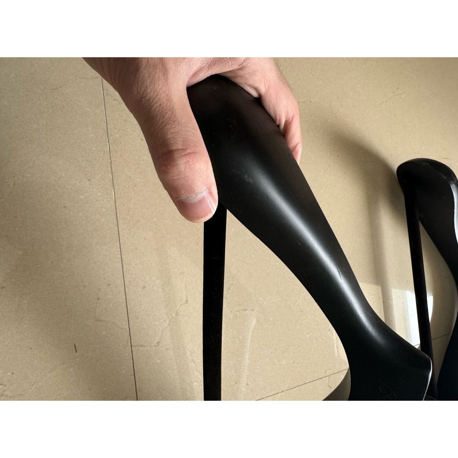Brioni o1rshd1 Size: OS / Set of Brioni Hangers in Black Size ONE SIZE - 5 Thumbnail