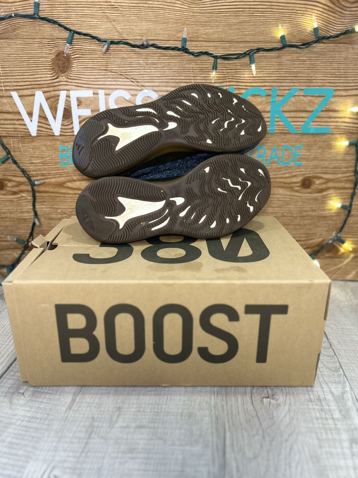 Adidas Yeezy 389 covellite Size US 11 / EU 44 - 7 Thumbnail