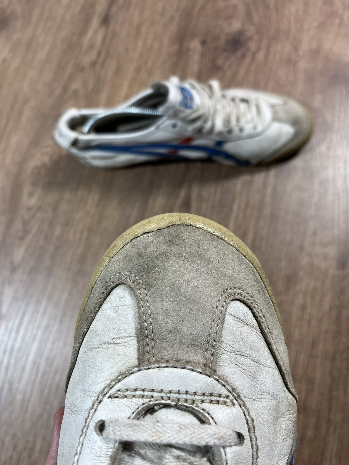 Asics Asics Onitsuka Tiger🐯 Distressed Vintage Sneakers Size US 10 / EU 43 - 15 Thumbnail