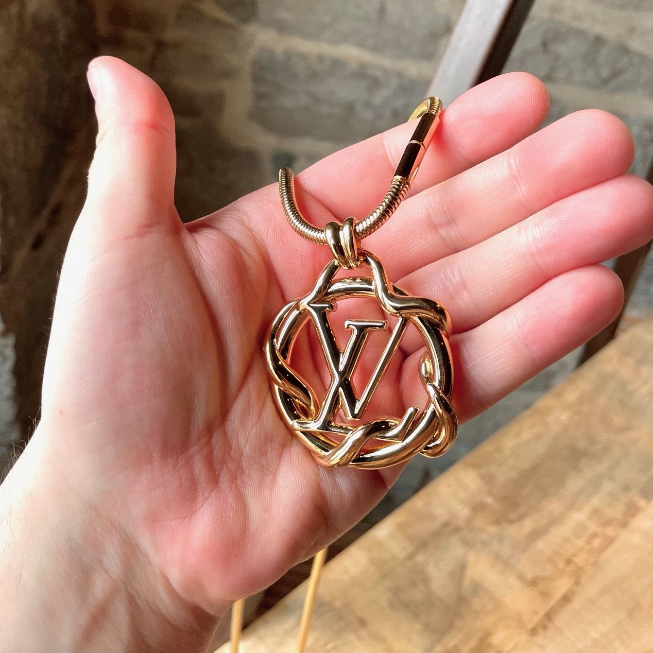 Louis Vuitton Louis Vuitton Gold-Tone Garden Louise Long Pendant Necklace Size ONE SIZE - 7 Thumbnail