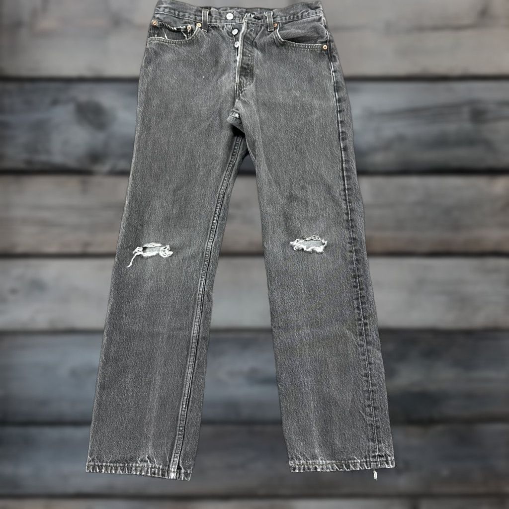 Levi's VINTAGE Levi's 501 Jeans Men 30x31 32x32 Black Dark Wash Straight Regular 90s USA Mens Jeans Reg Regular Distressed 5-Pocket Model Levi's 501 Series Size US 30 / EU 46 - 1 Thumbnail
