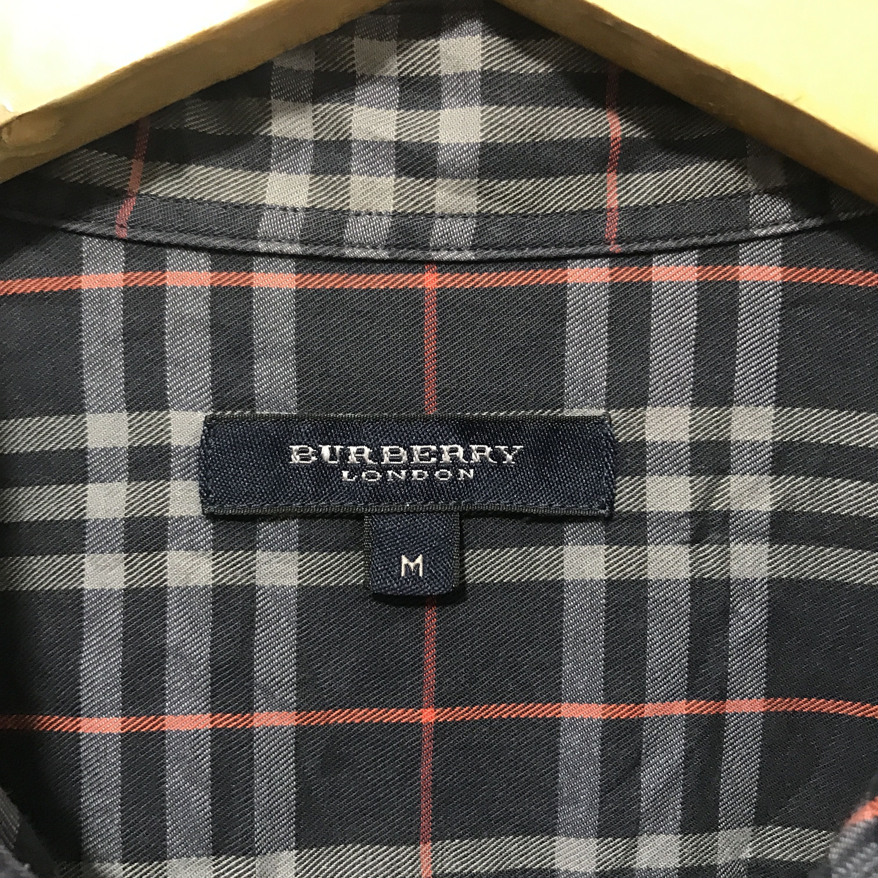 Burberry VINTAGE BURBERRY LONDON DARK NAVY NOVA CHECK BUTTON UP SHIRT Size US M / EU 48-50 / 2 - 3 Thumbnail