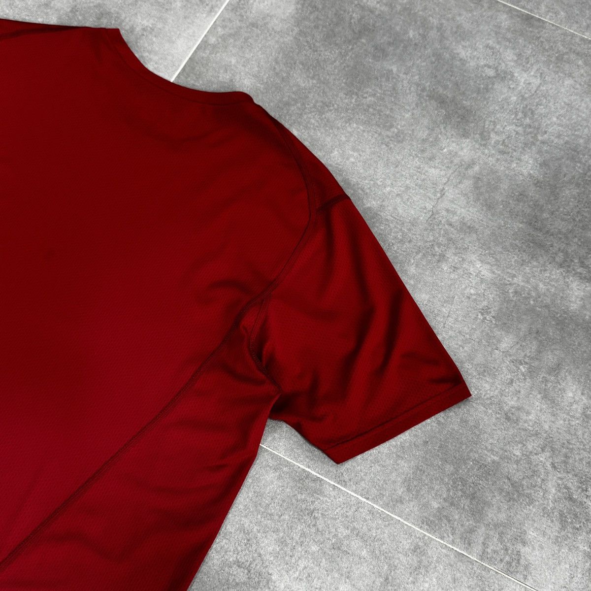 Arc'teryx Vintage Arc'teryx Arcteryx Reflective Logo Y2K Red T-Shirt Size US L / EU 52-54 / 3 - 15 Thumbnail